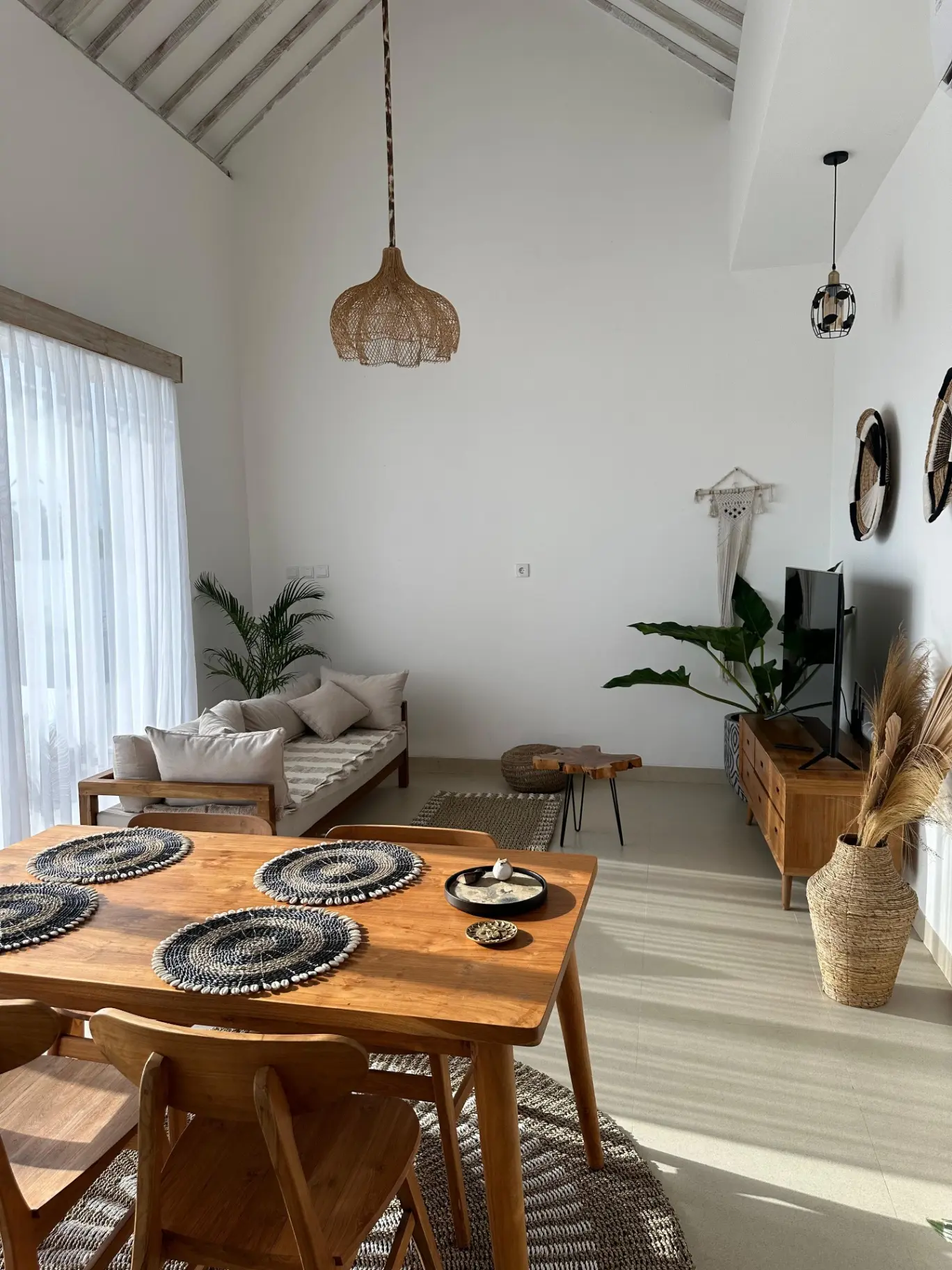 #2036 Cozy and bright 2 bedroom villa in a quiet area — image 2