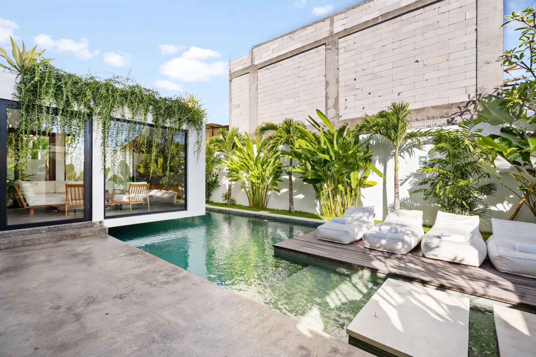 Bahagia - Tropical Luxury 3BR Villa in Umalas — image 1