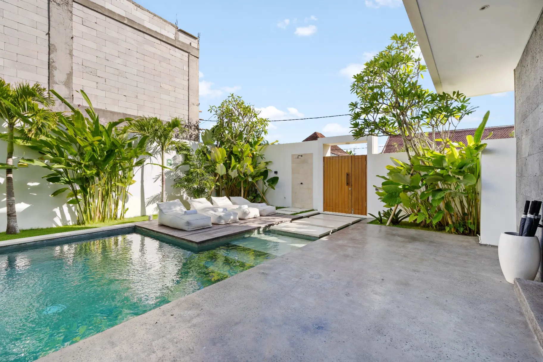 Bahagia - Tropical Luxury 3BR Villa in Umalas — image 2