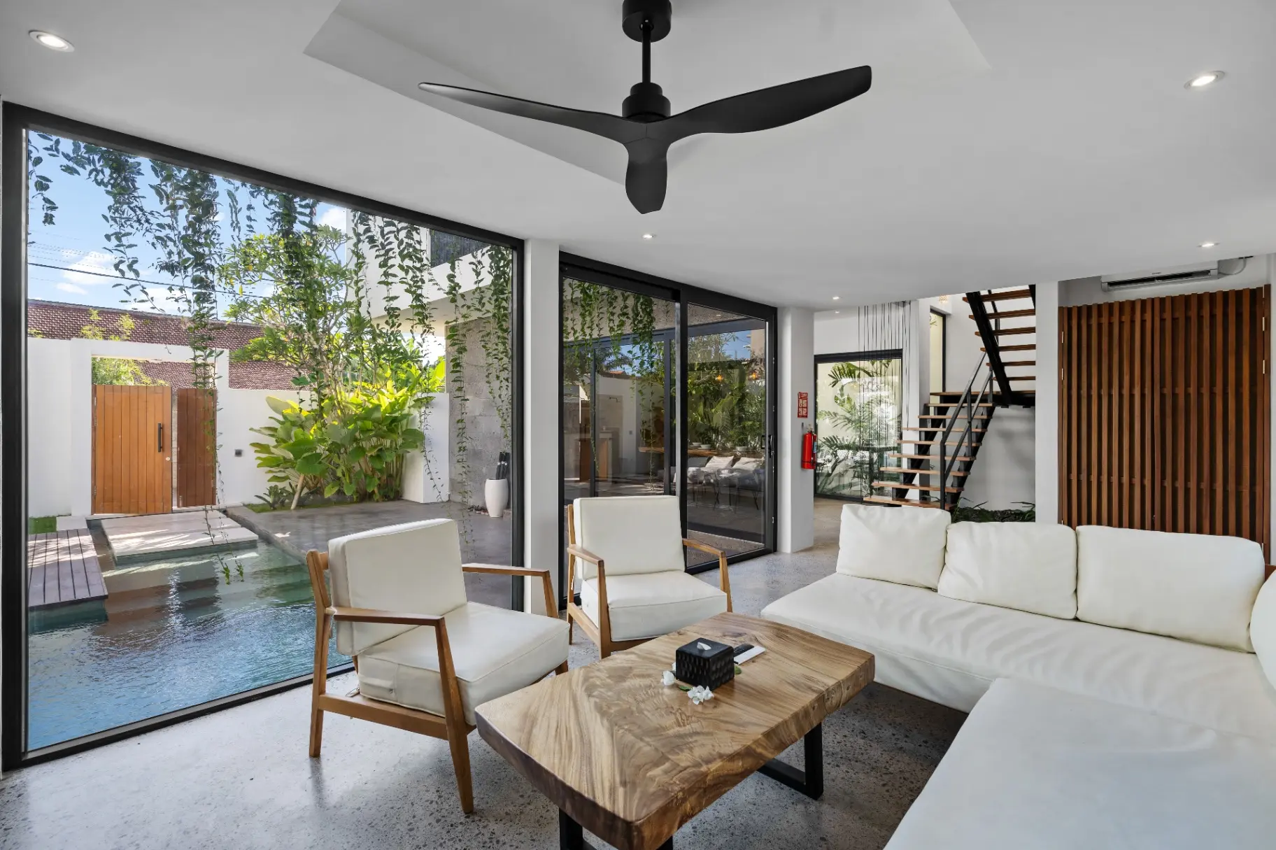 Bahagia - Tropical Luxury 3BR Villa in Umalas — image 4
