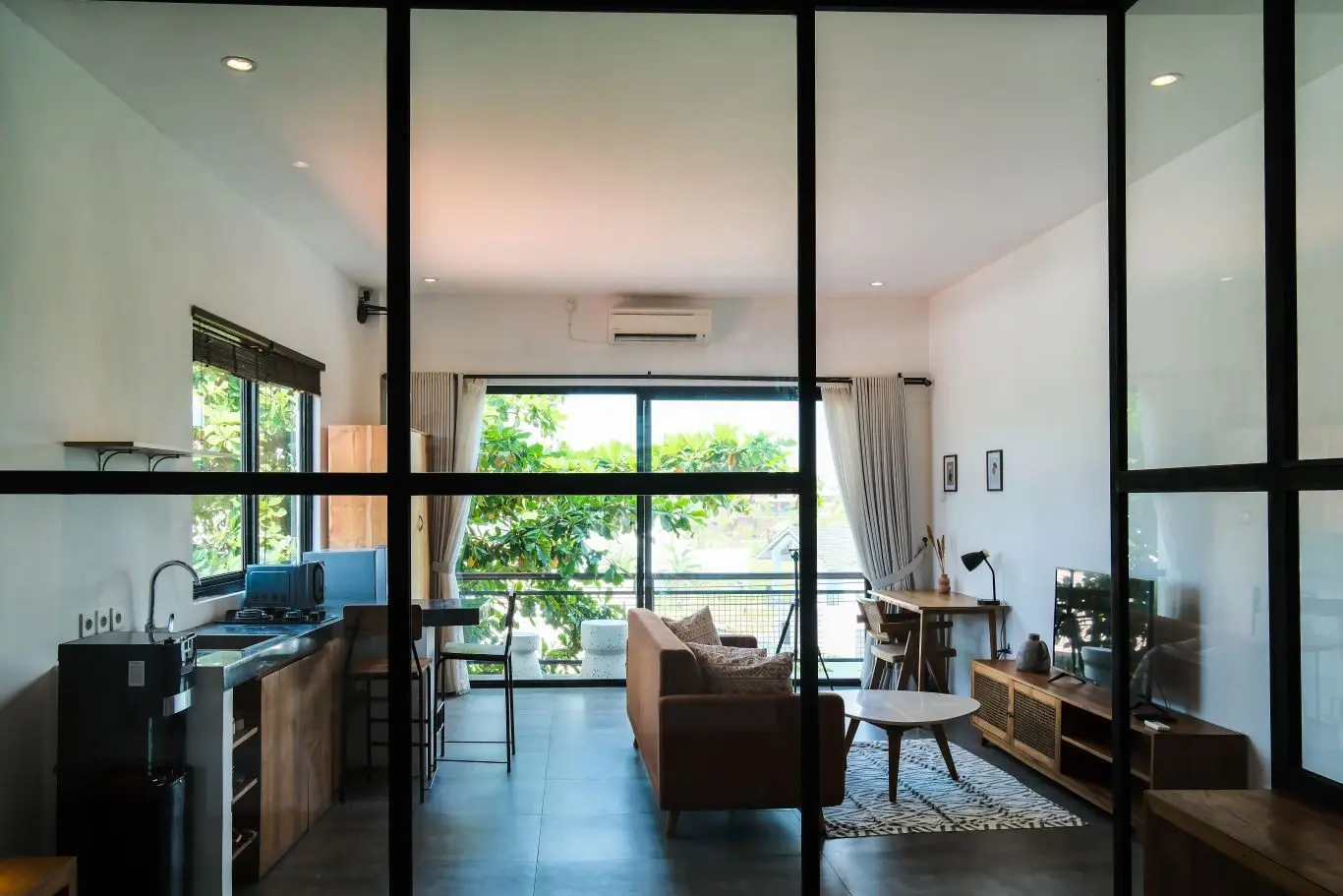 3-Level 1BR w/ Kitchen & View — image 4