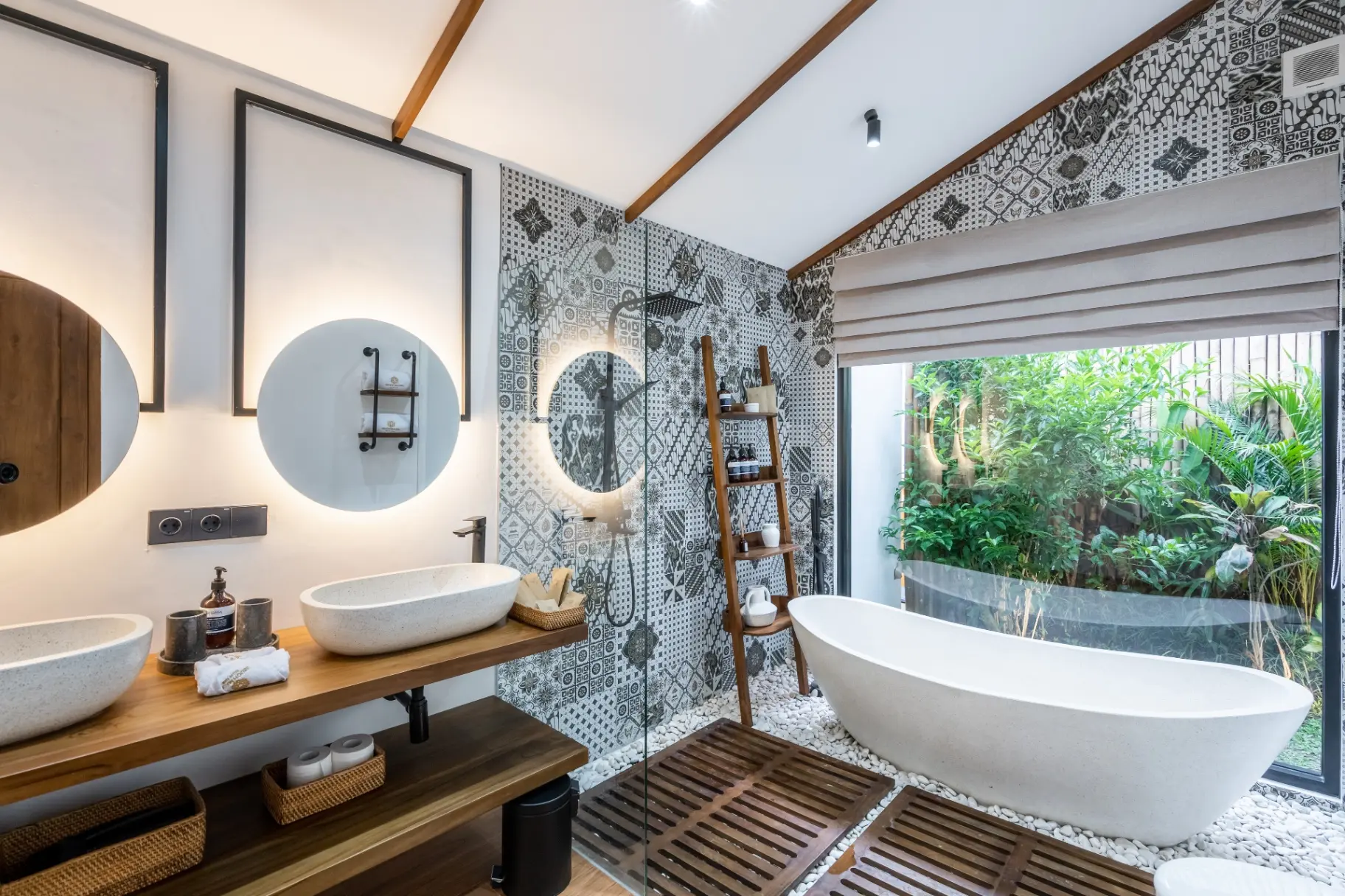 Capri - Ubud 2BR Designer Villa - Gazebo Poolside & Garden — image 3