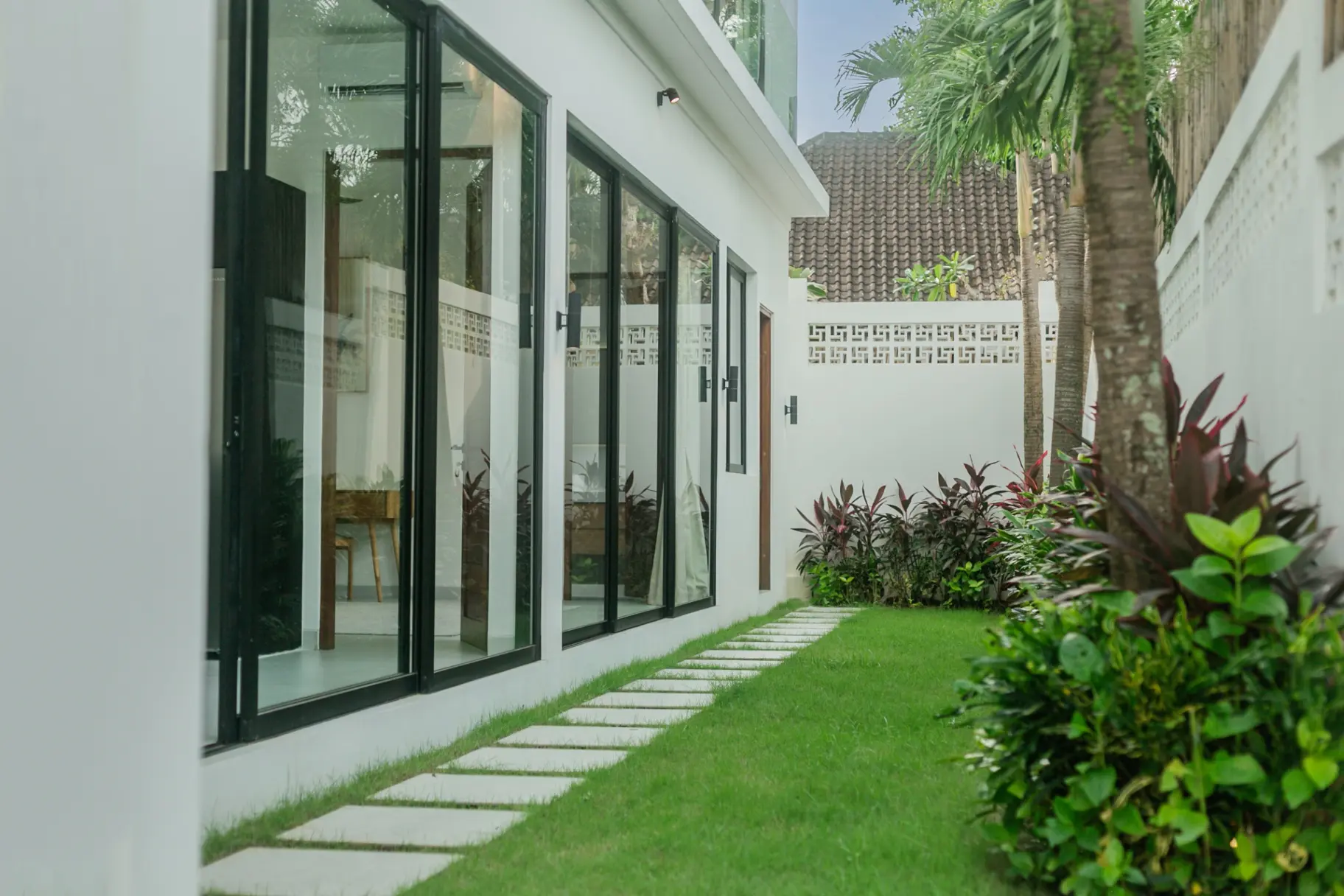 Ecolife Luxury 3BR Villa w/ Pool & Spacious Living — image 2