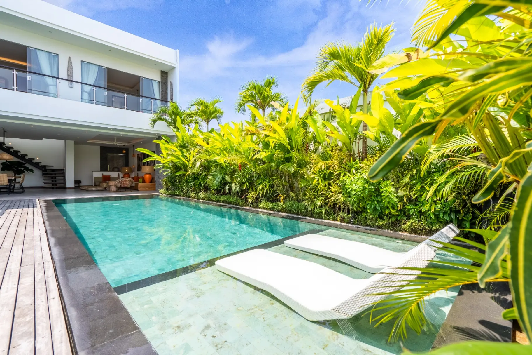 Luxury 4BR Villa w/ Spacious Pool Near Beach — image 2