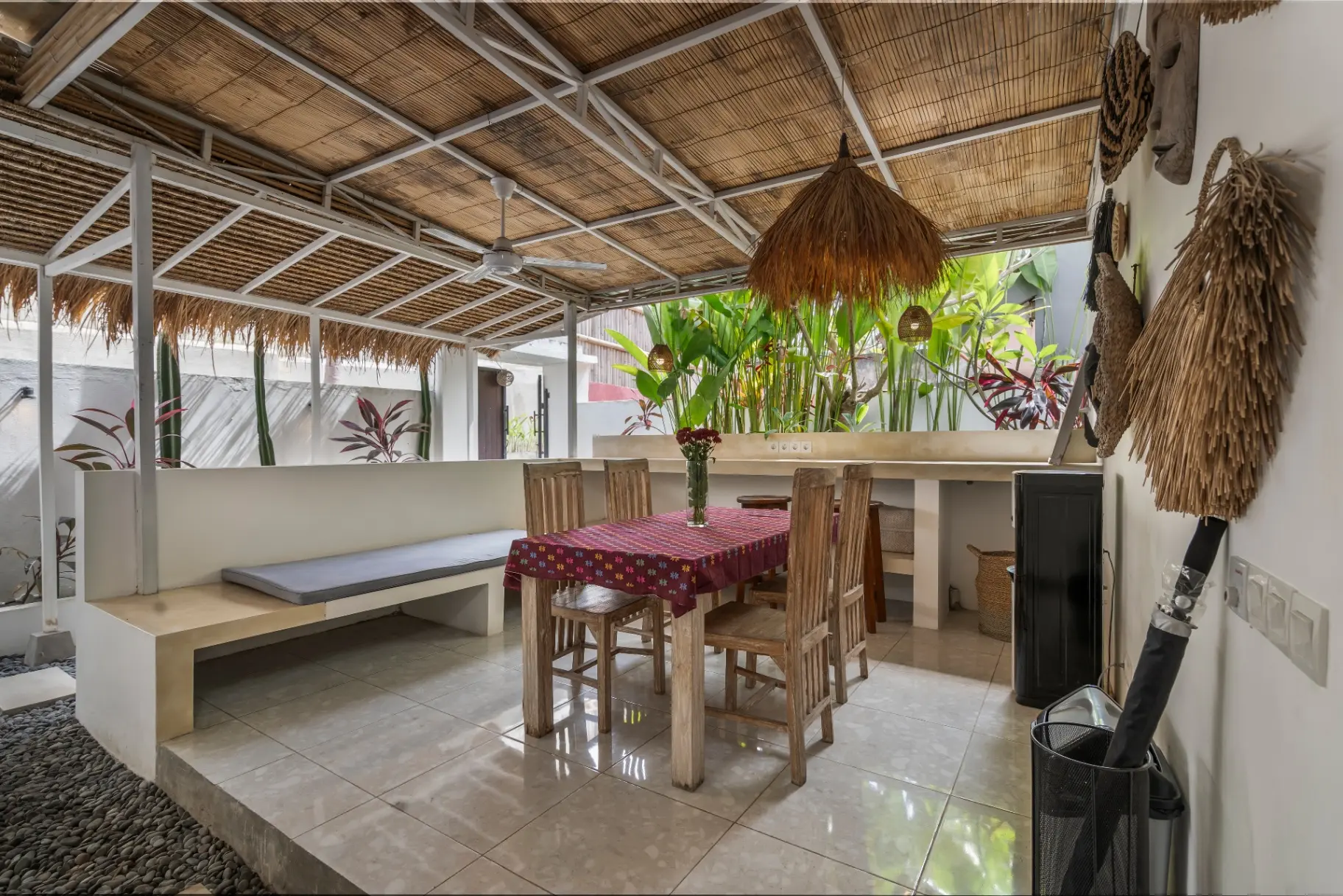 Tropical Garden Villa - 5 Minutes from the Beach — image 2