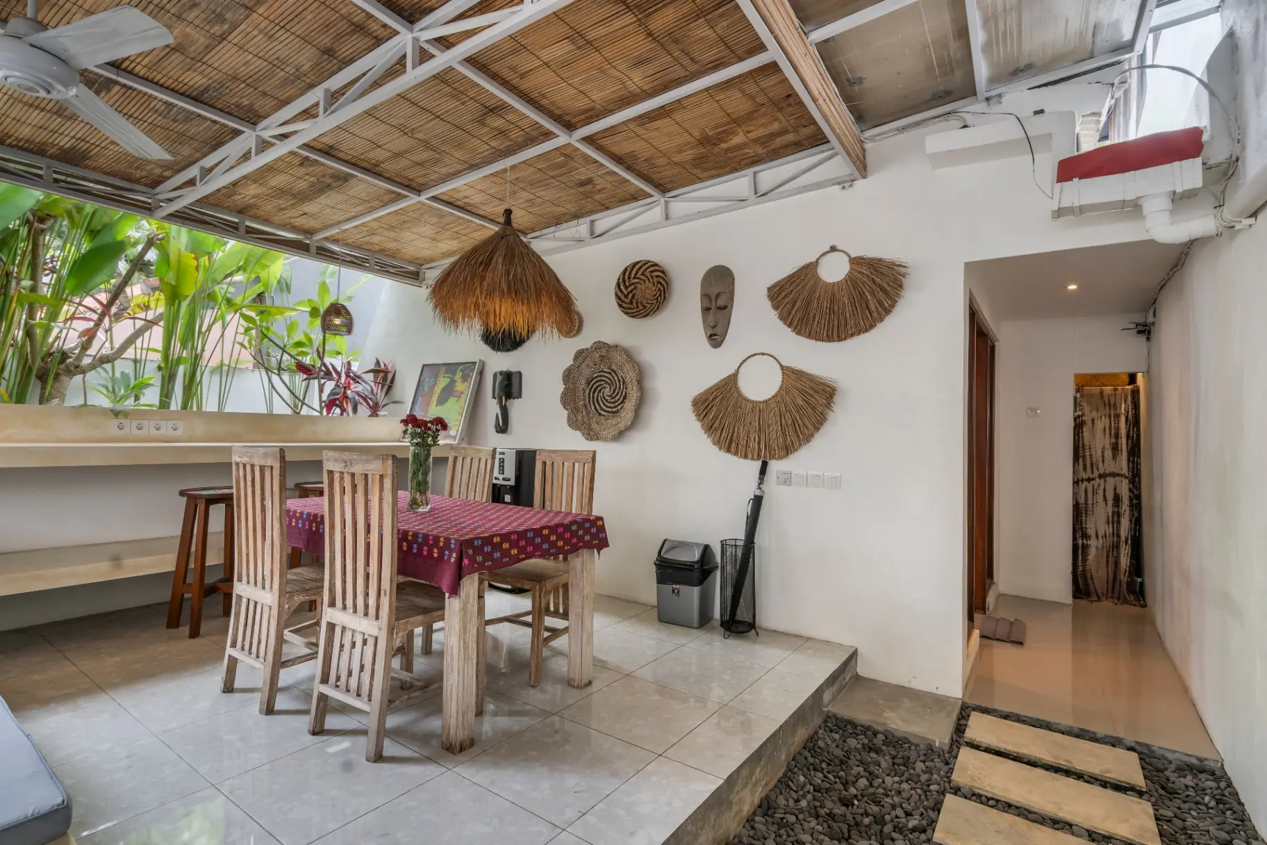 Tropical Garden Villa - 5 Minutes from the Beach — image 1