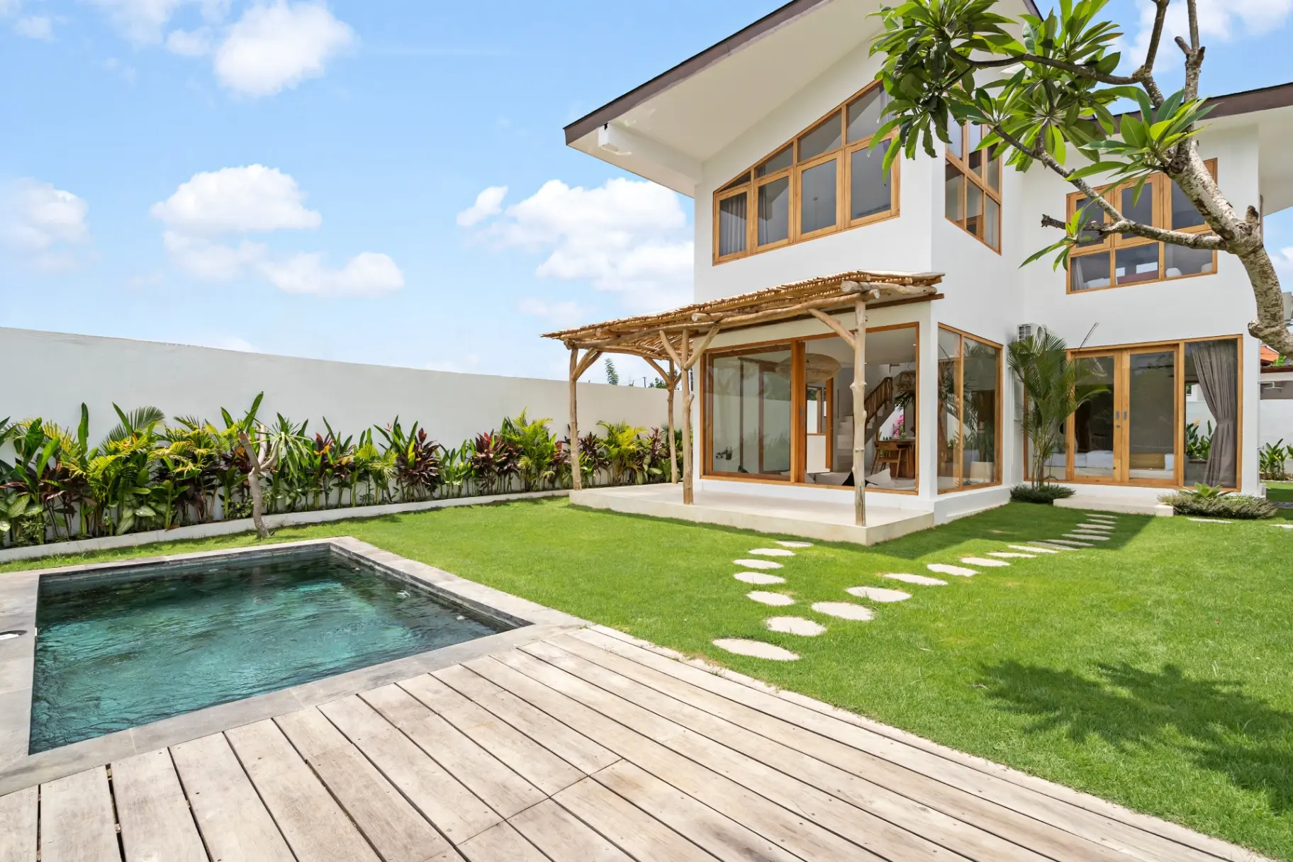 Gigi Sun - 3BR Spacious Pool & Garden Villa Canggu — image 3