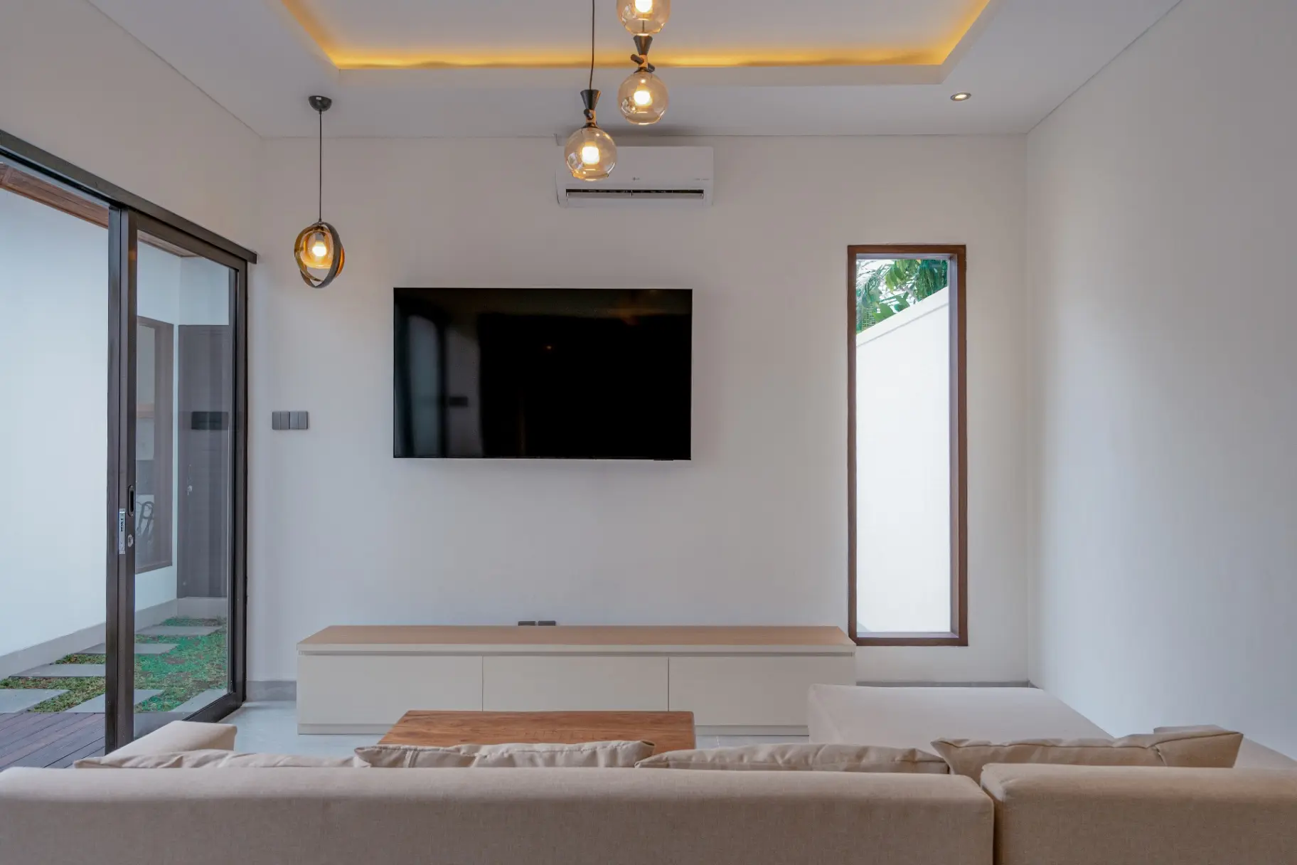 Hepha - Berawa Haven 2BR | Pool Cafés & Beach Access — image 4