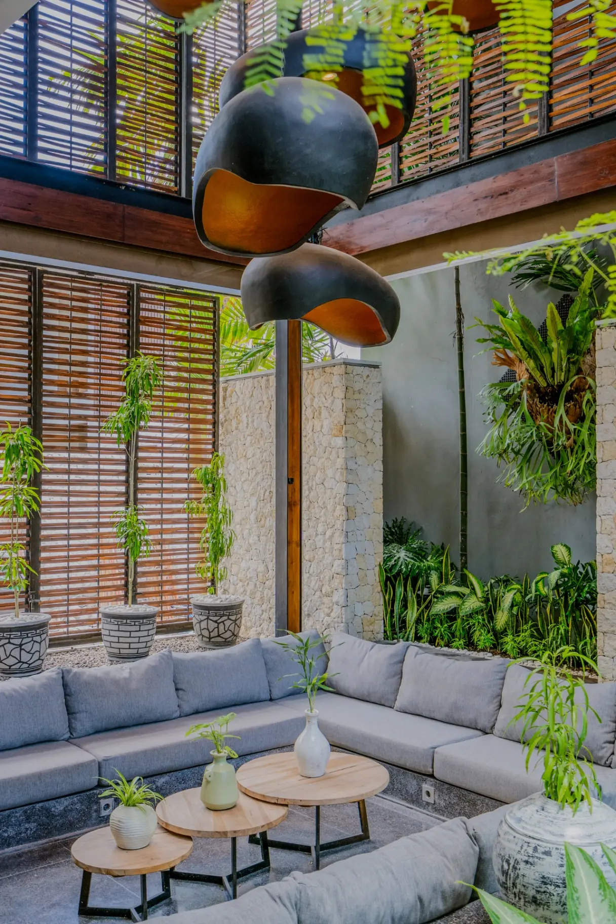 Hollow -Luxury 5BR Canggu | Tranquil Pool & Rooftop — image 1