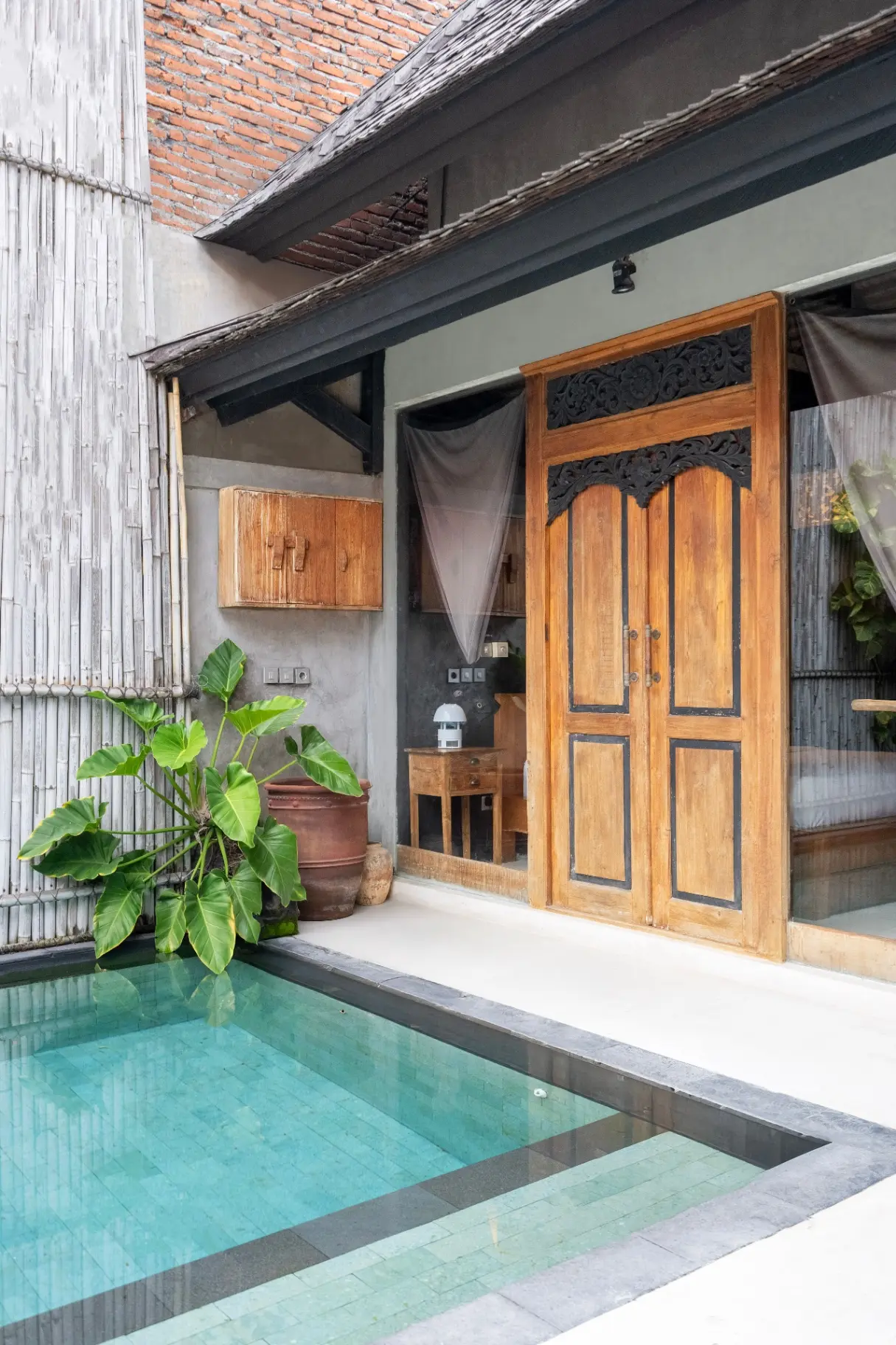 Jatayu - Luxury 1BR Canggu Villa | Chic Pool & Bathtub — image 1