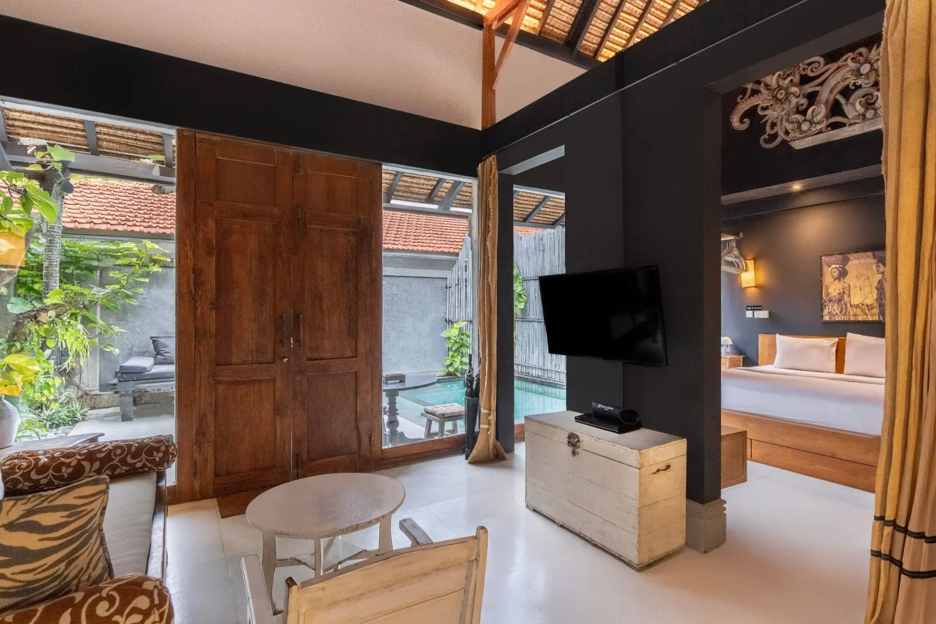 Jardin - 1BR Balinese Fusion Pool Villa near Finns & Atlas — image 3