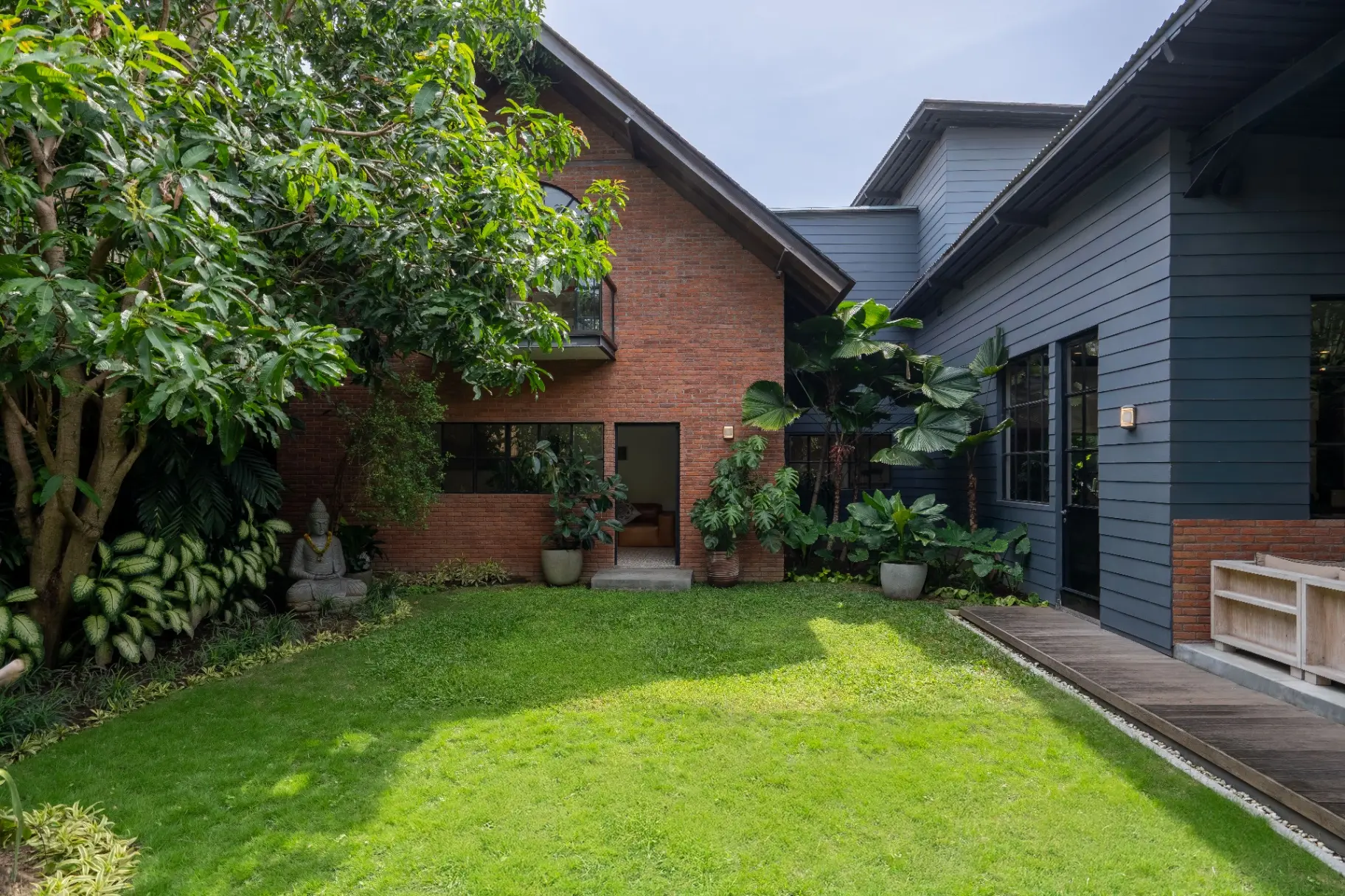 Bon Ton - 5BR Luxury villa w/ Gym Garden & Outdoor Activity — image 3