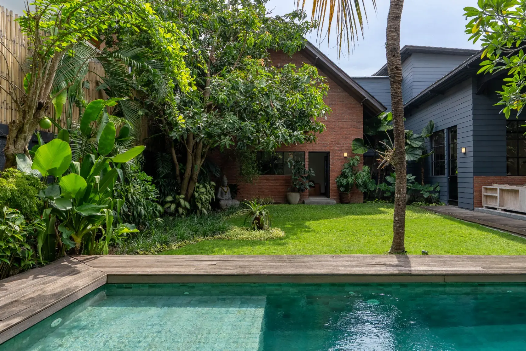 Bon Ton - 5BR Luxury villa w/ Gym Garden & Outdoor Activity — image 4
