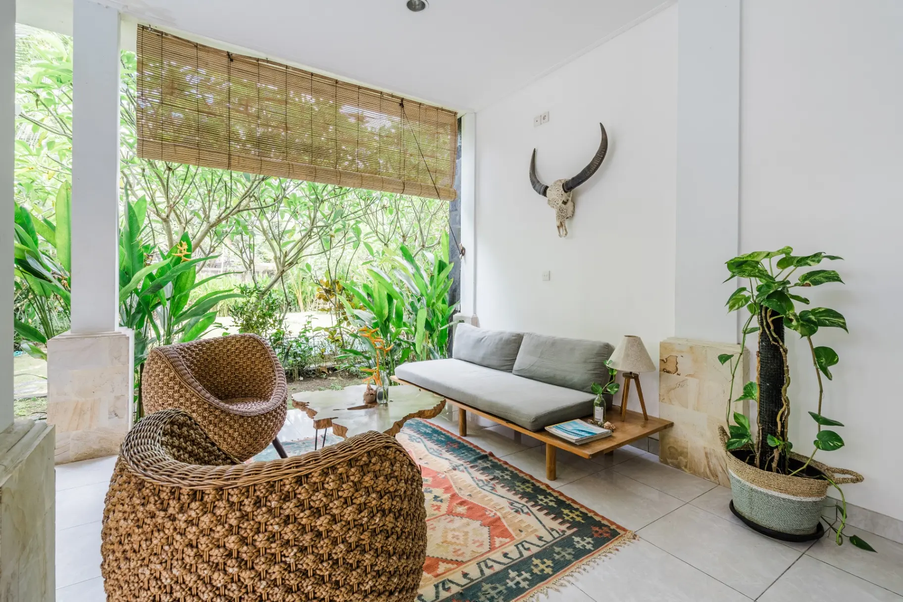 3BR Canggu Villa Beachside w/ PrivatePool & Garden — image 2
