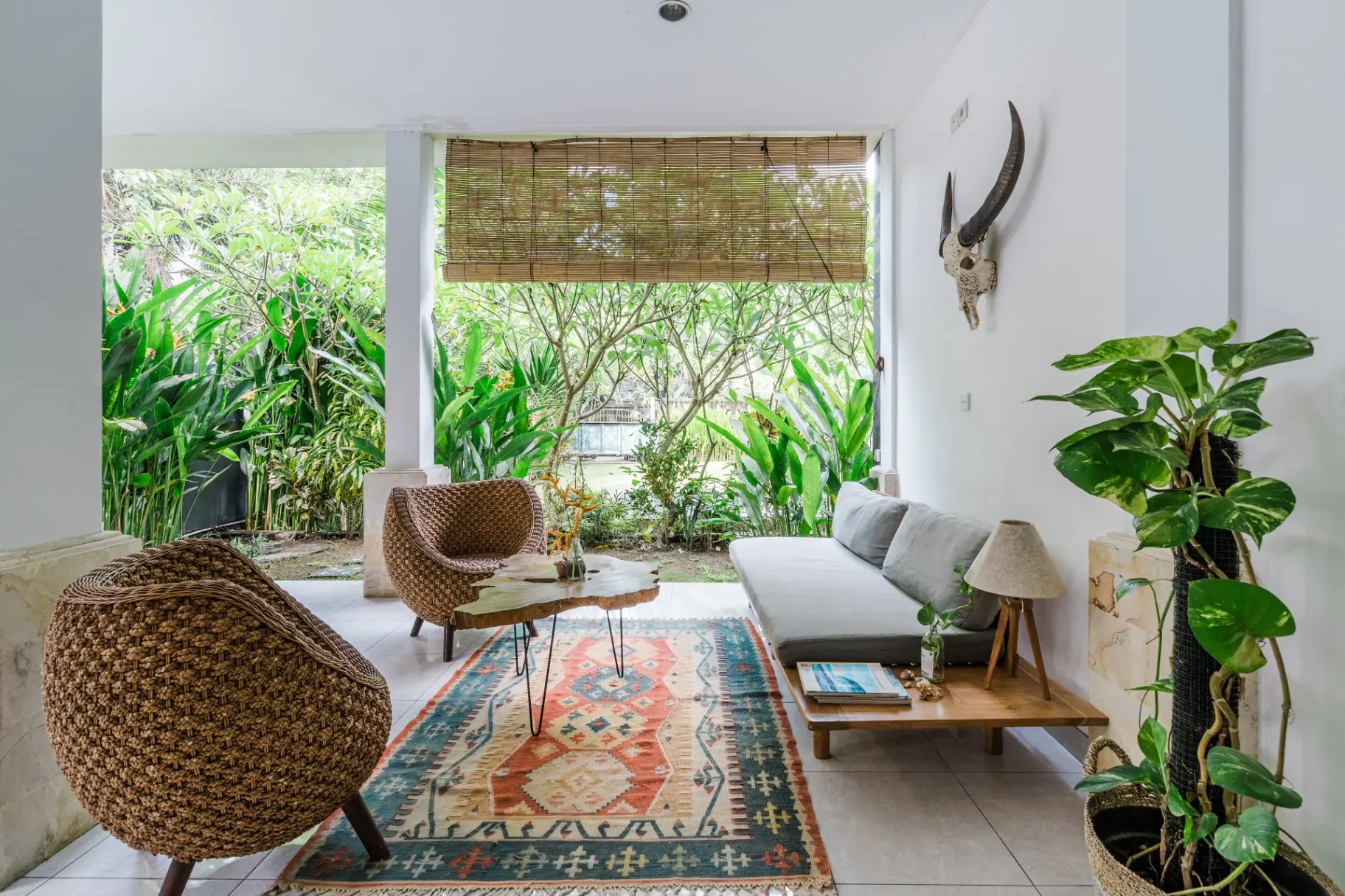 3BR Canggu Villa Beachside w/ PrivatePool & Garden — image 4