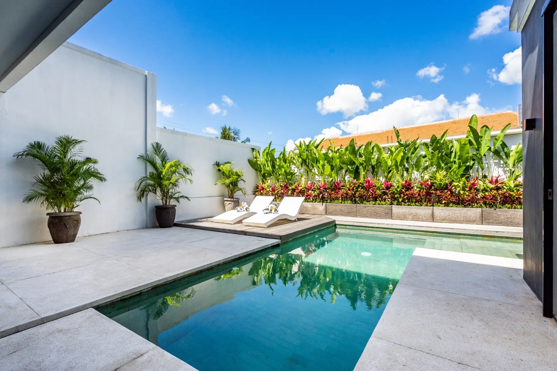 Joy - 3BR Charming Villa with Private Pool & Balcony — image 1