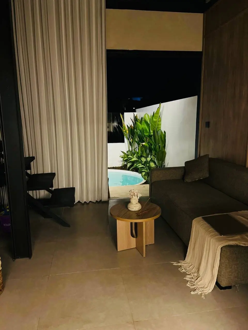 1 BEDROOM MODERN MEZZANINE HOME WITH RICE FIELD VIEW IN CANGGU BABAKAN – AF374 — image 3