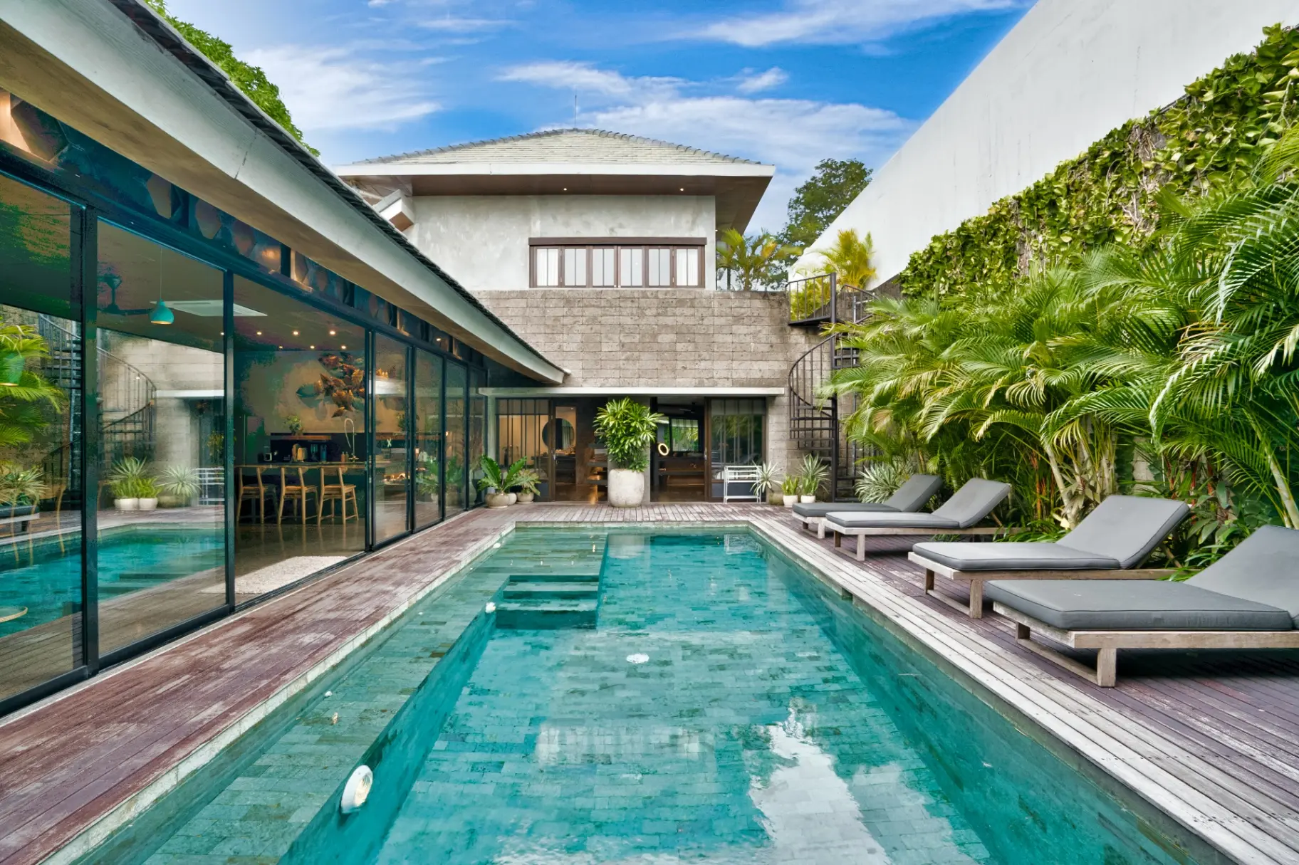 Majestic 5BR Private Villa near Batu Bolong Beach