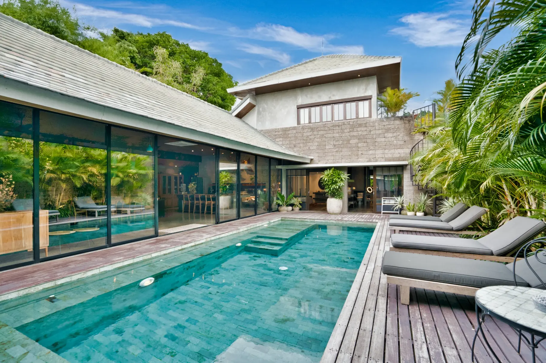 Majestic 5BR Private Villa near Batu Bolong Beach — image 1