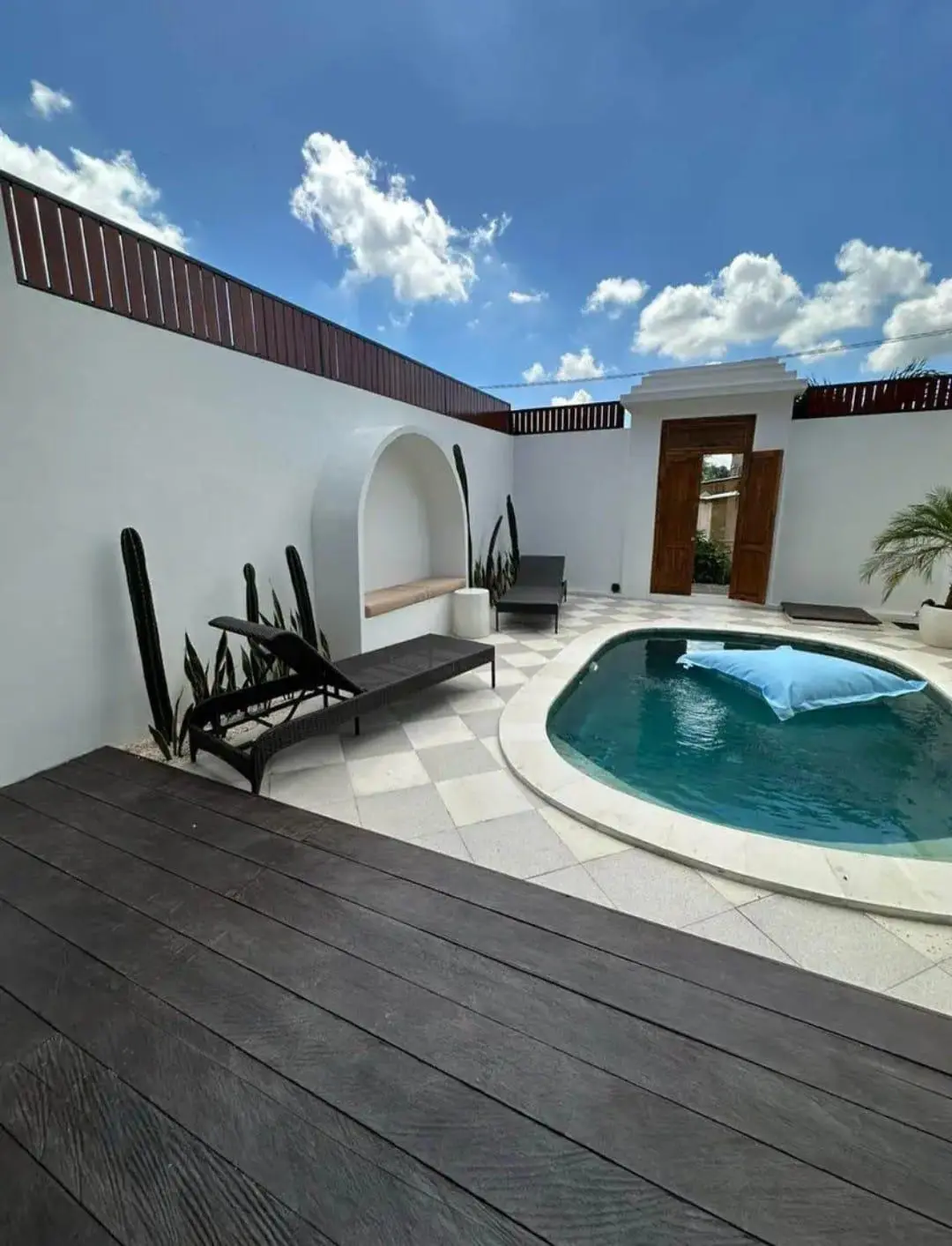Modern 1 BR Villa in Pererenan BB215 — image 1