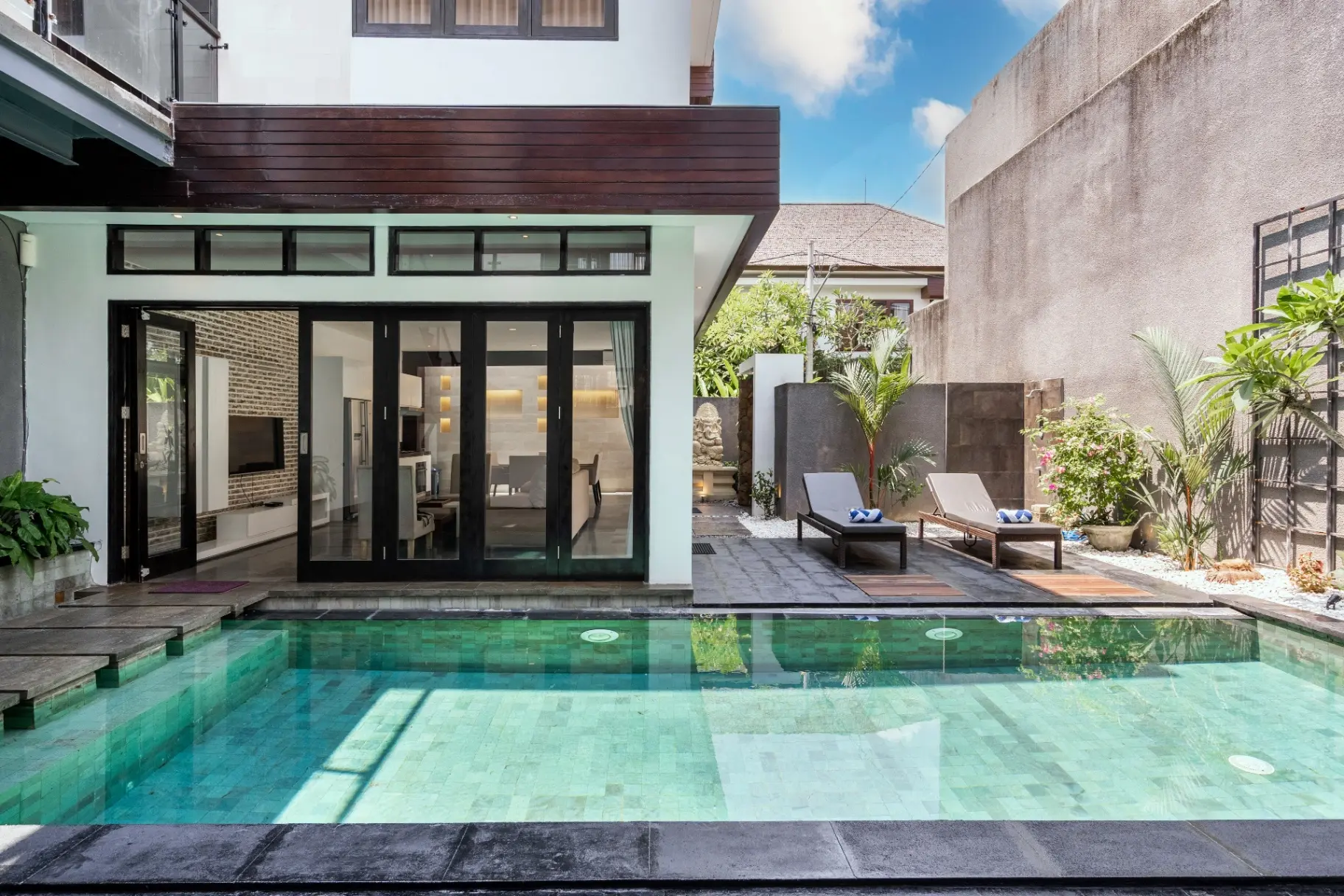 Ombak B3 - 3BR Luxury Beachside Cemagi Villa | Pool & Gym