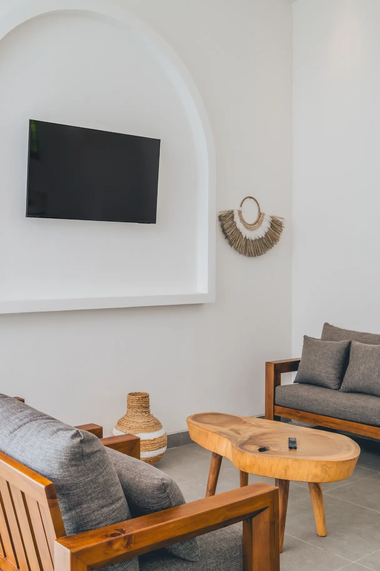 Santai - 2BR Modern Minimalist Pool Villa Canggu — image 3