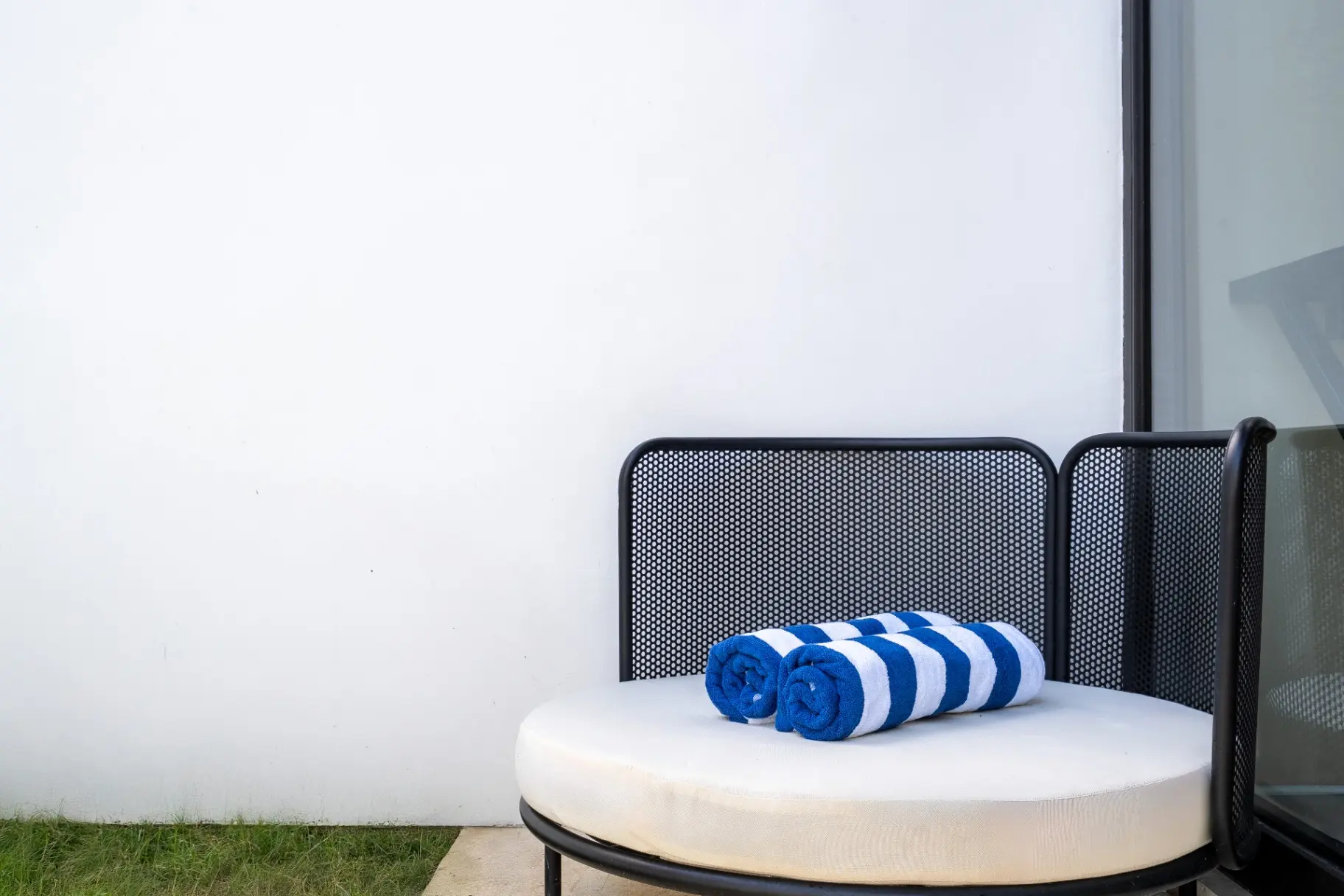 Solis: New 1BR Chic 2-stories Pool Villa in Canggu — image 2