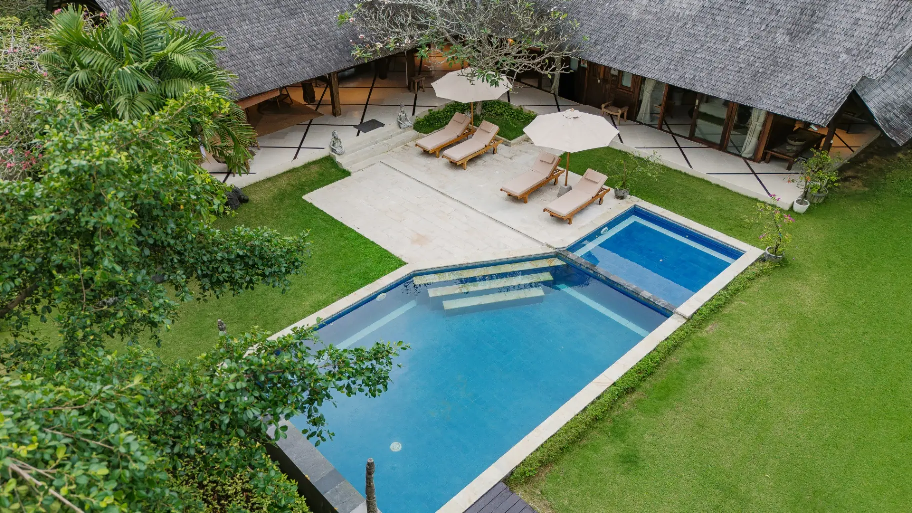 Sungai - 4BR Luxury Berawa Beach Villa | Free Breakfast — image 1