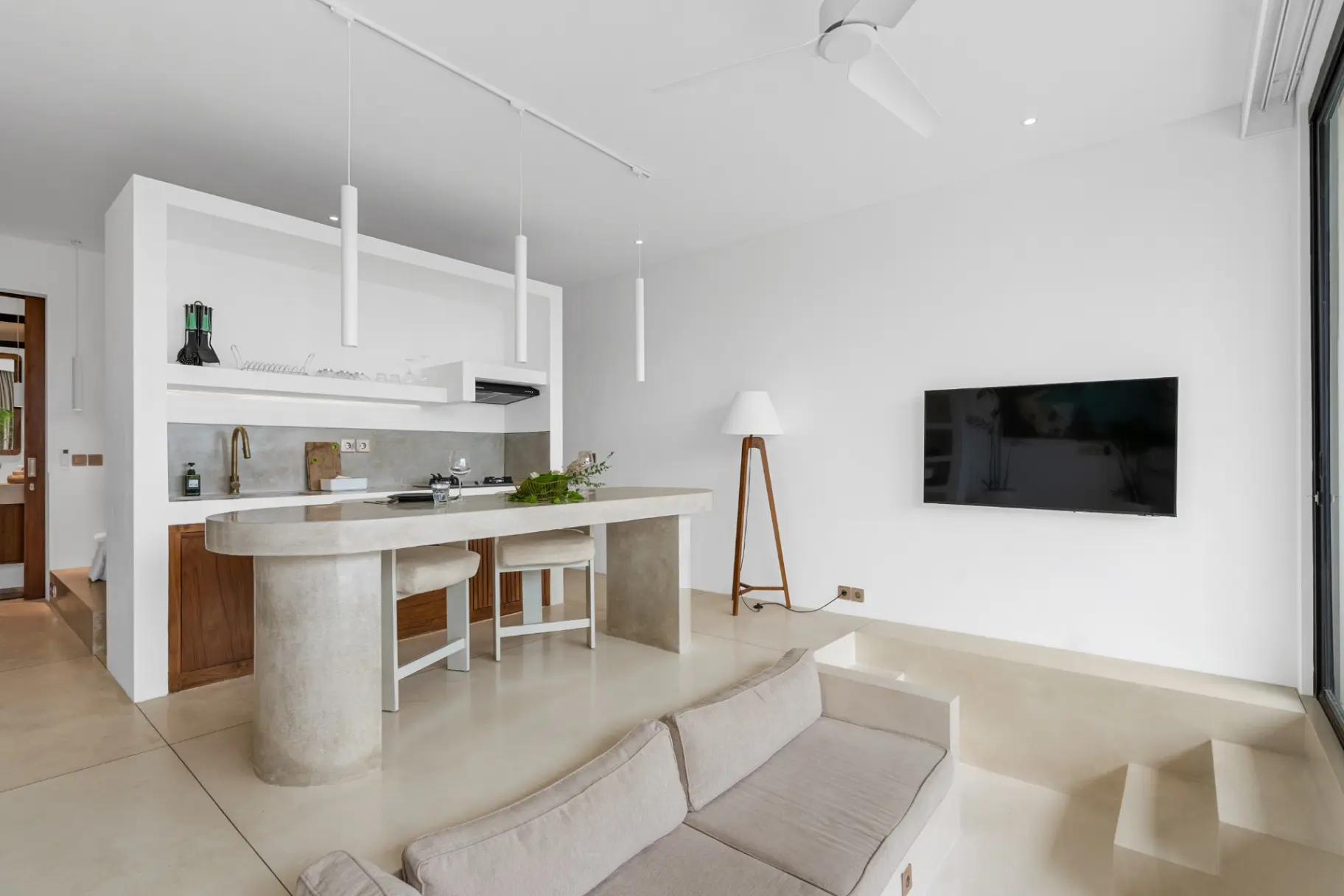 Sore - Stylish Apt w/ Private Pool Near Pererenan Beach — image 2