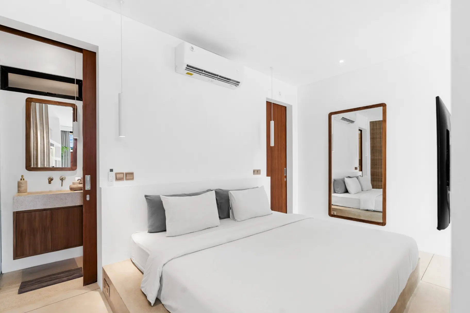 Sore - Stylish Apt w/ Private Pool Near Pererenan Beach — image 1