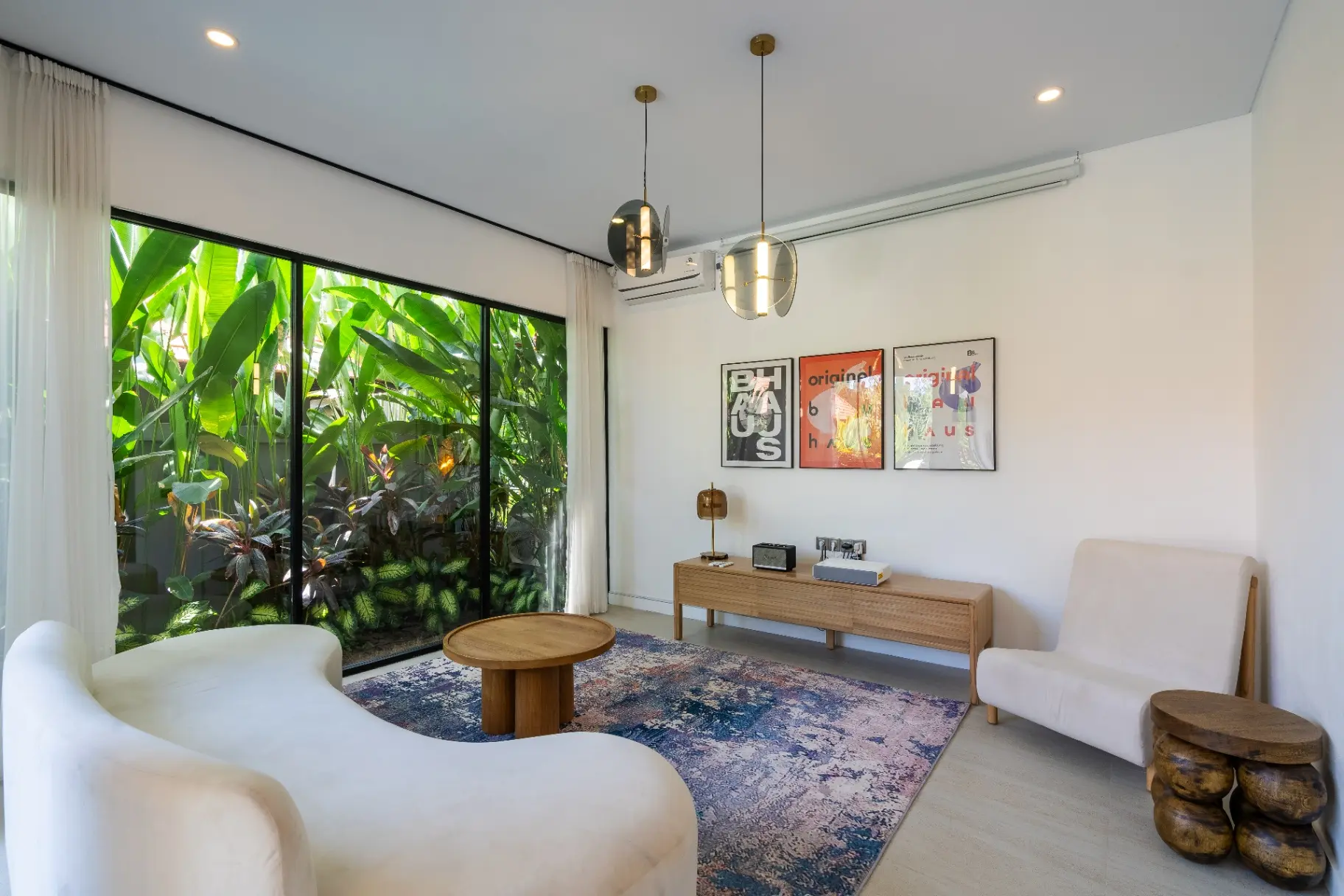 3BR Luxury Designer Villa w/ BBQ Pool & View — image 4