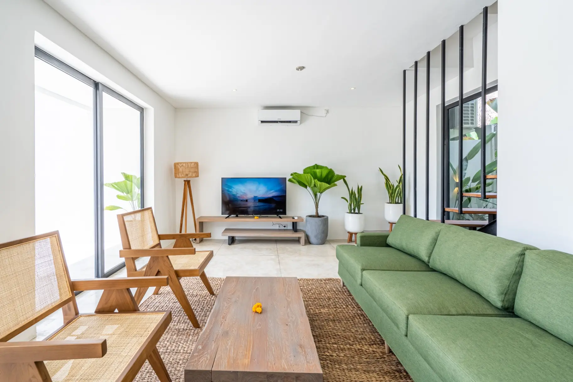 Terrace B3 - 3BR Amazing Villa Canggu Pool & Balcony — image 4