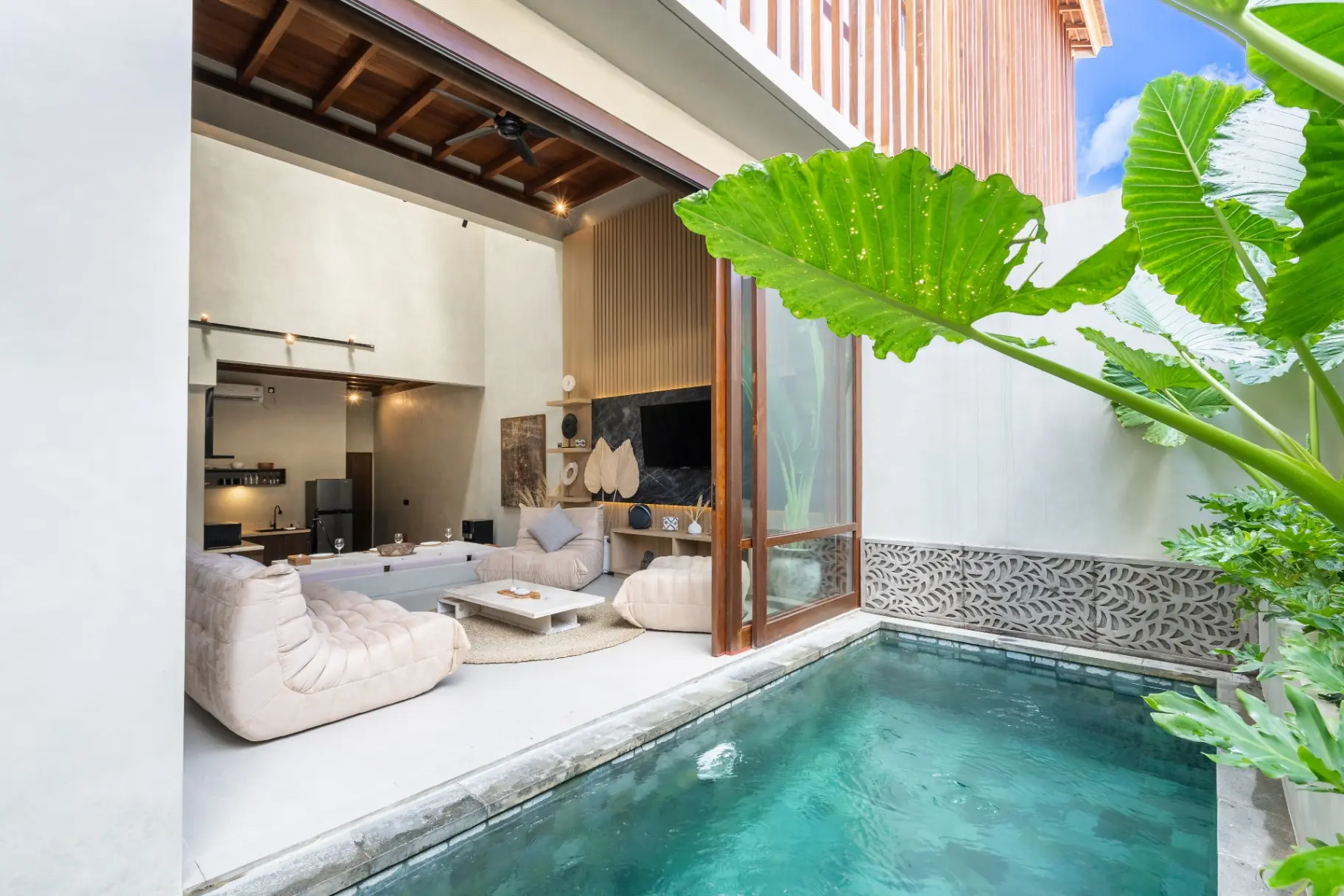 Unwind - Canggu 2BR Villa | Bathtub & Pool 5mins to Beach — image 4