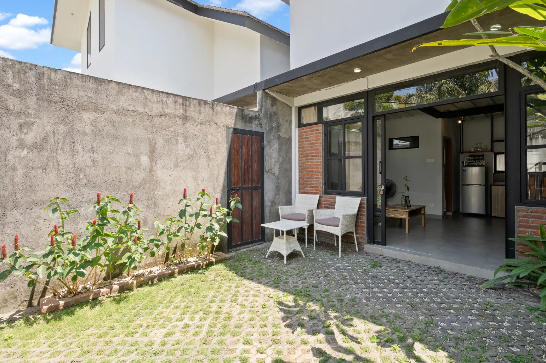 Jaci - 1BR Umalas Loft Haven | Serene Pool & Kitchen