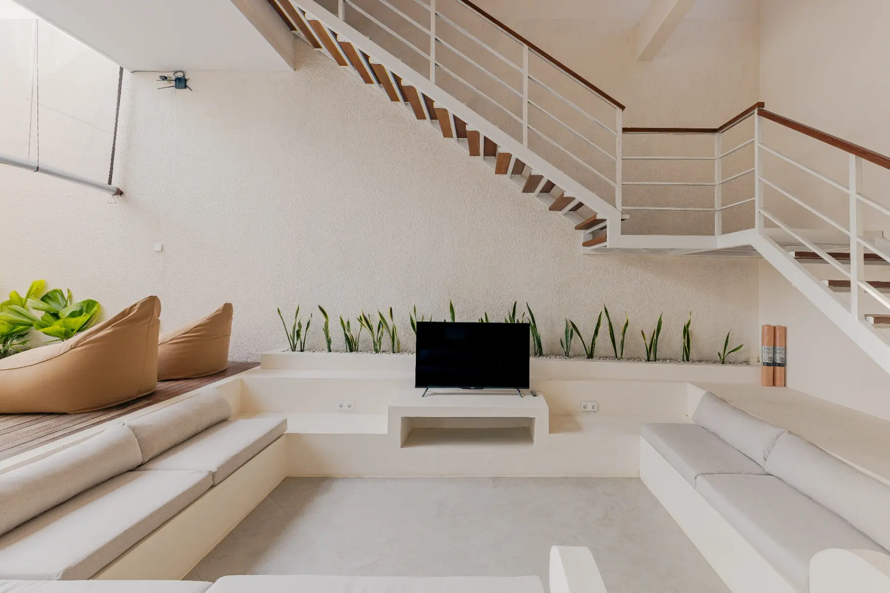 Arjuna -2BR Homey Canggu | Pool & Near Wanderlust Gym — image 3