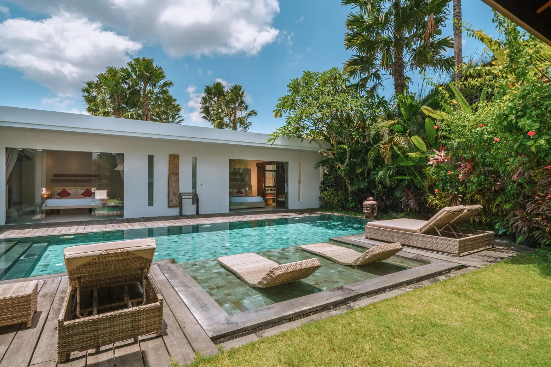 Lux 4bd Designer Villa 2min-Berawa Beach & Finns! — image 1