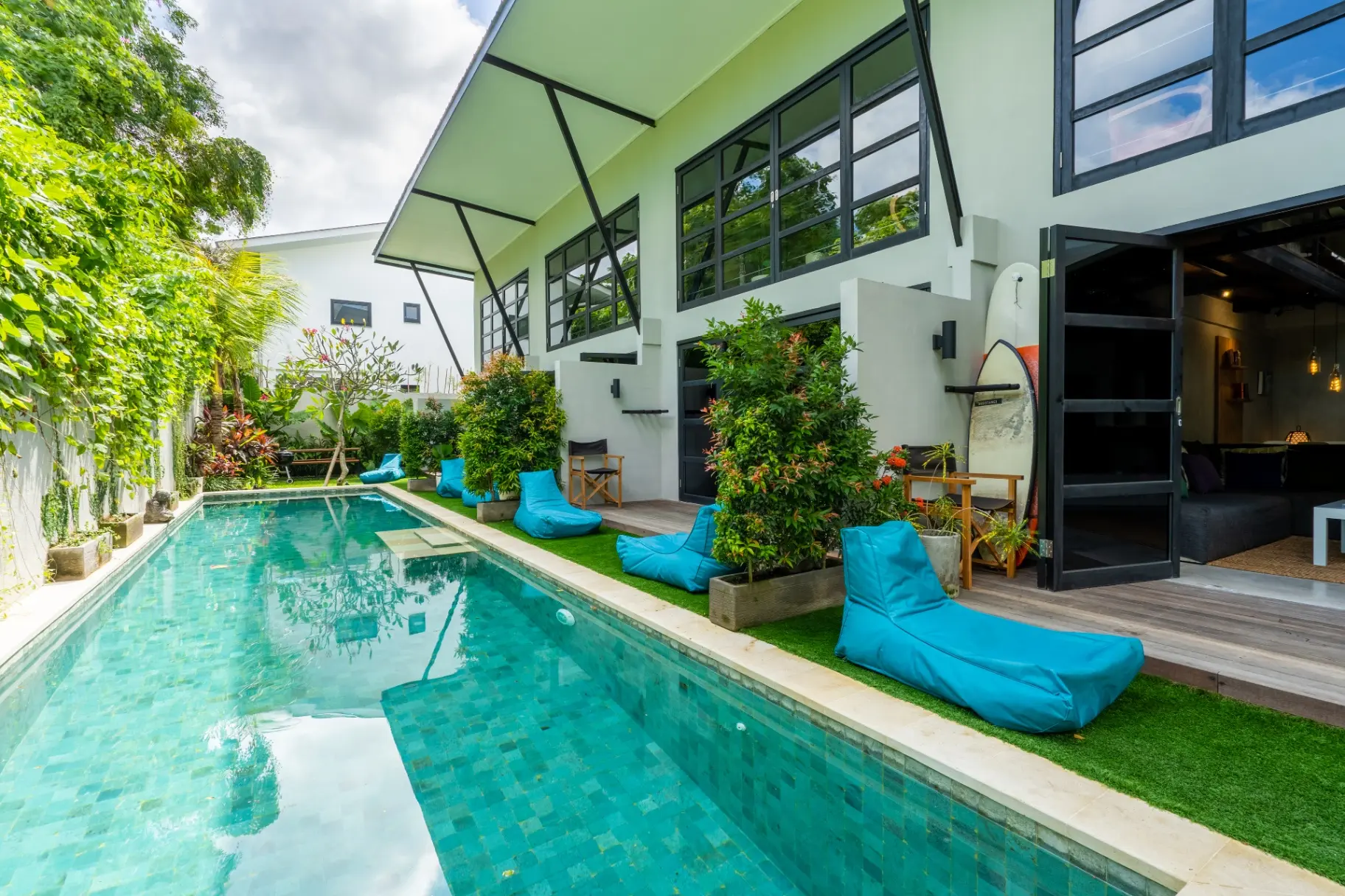 Berawa Loft - 1BR Central Canggu Modern Loft – Shared Pool & BBQ