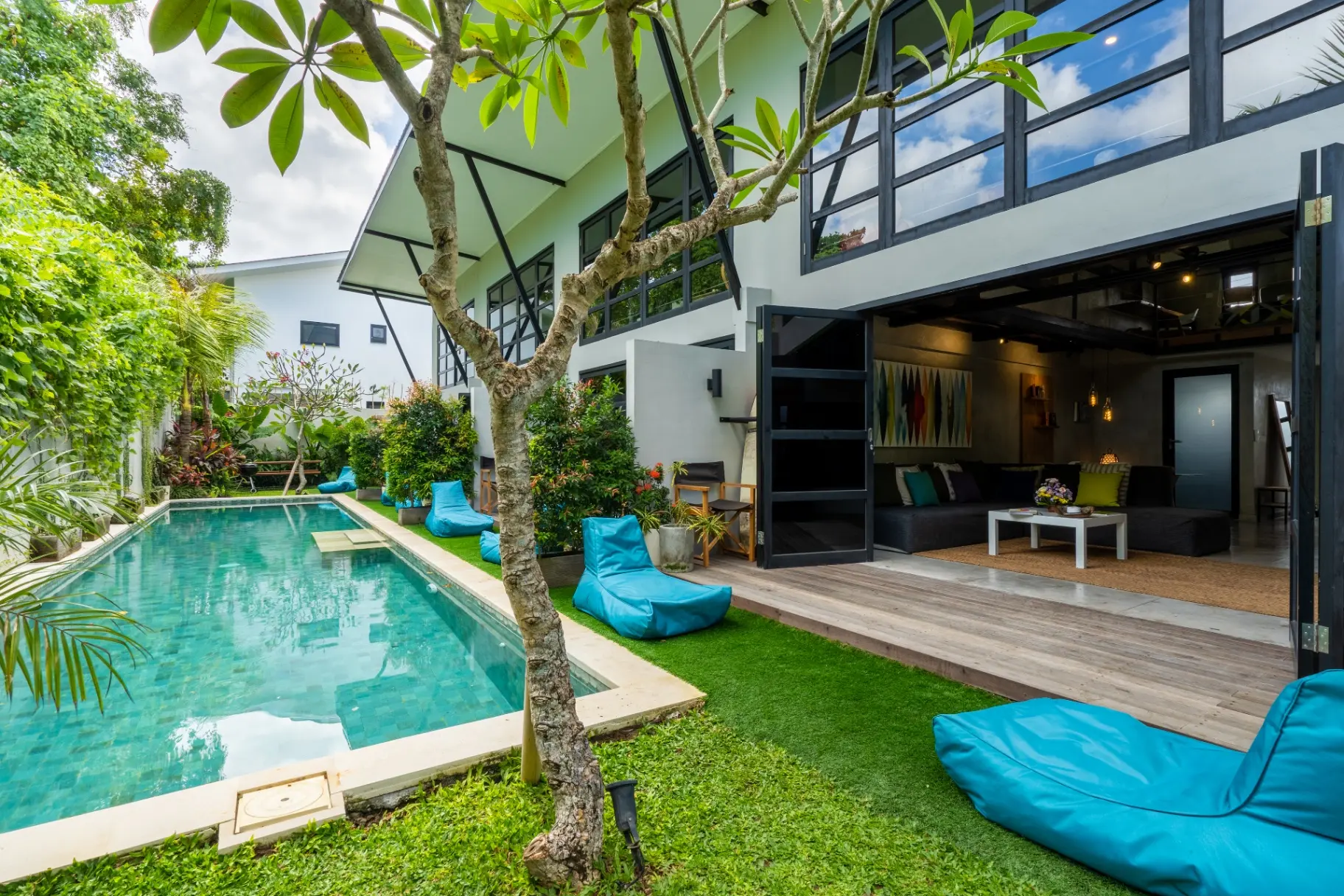 Berawa Loft - 1BR Central Canggu Modern Loft – Shared Pool & BBQ — image 3