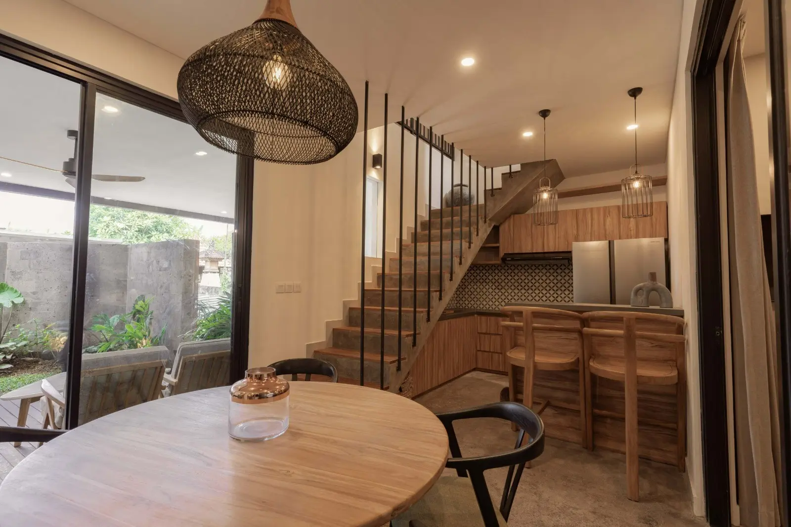 2BR Perfect Villa: Rooftop Jacuzzi & Paddy View — image 3