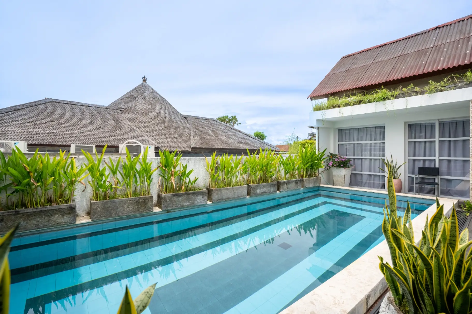 Lolo - 1BR Modern Apart w/ Pool Near Berawa Beach — image 1