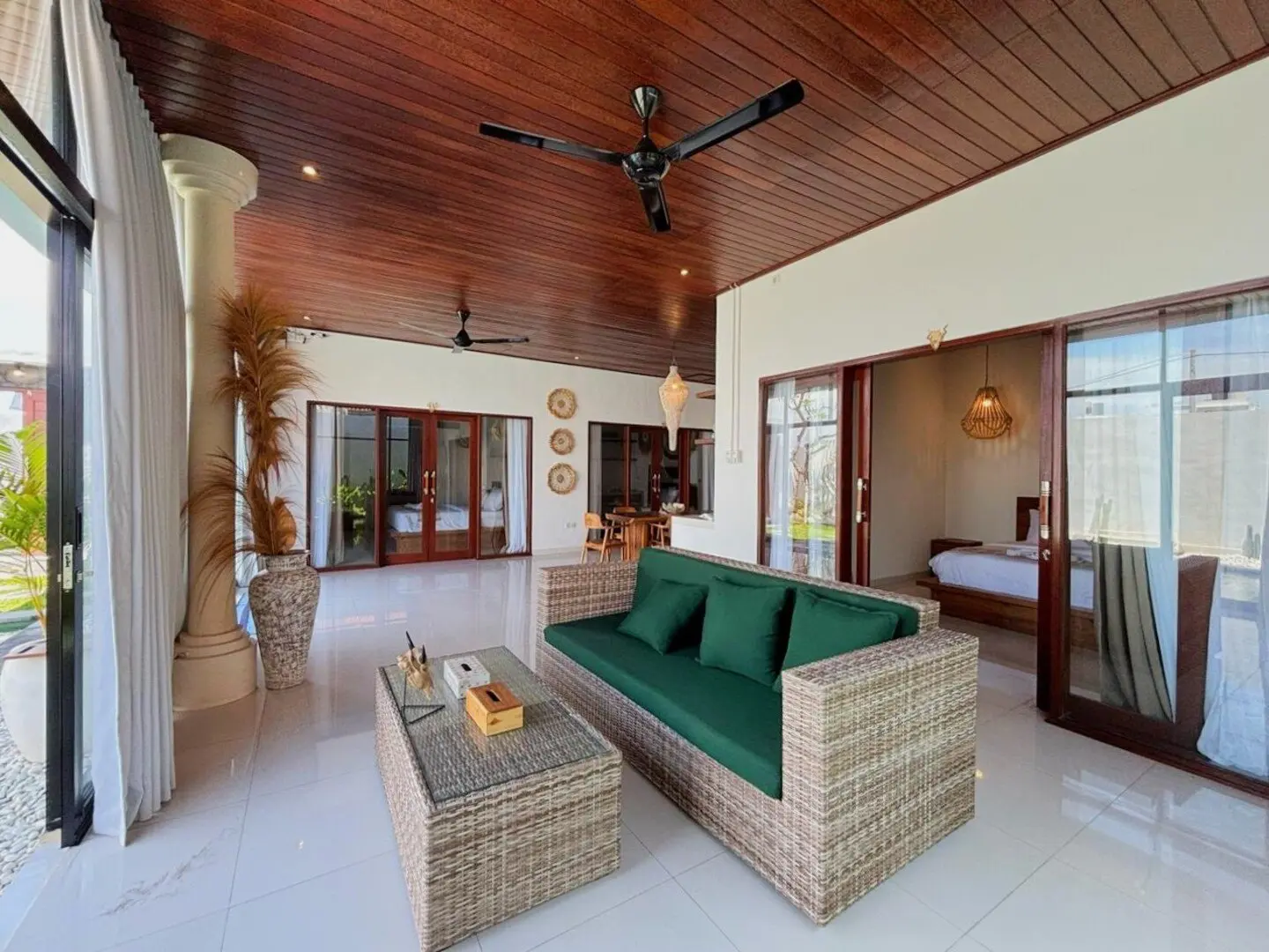 Arizona: 3BR Beachside Pool Villa w/ Tropical vibe — image 4