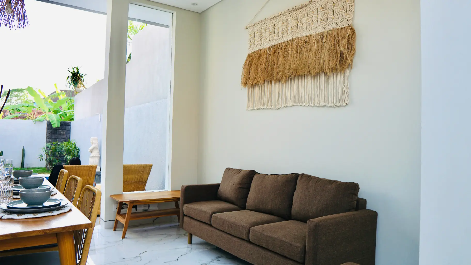 2 BEDROOMS MODERN STYLED VILLA IN PADONAN CANGGU - AF219 — image 2
