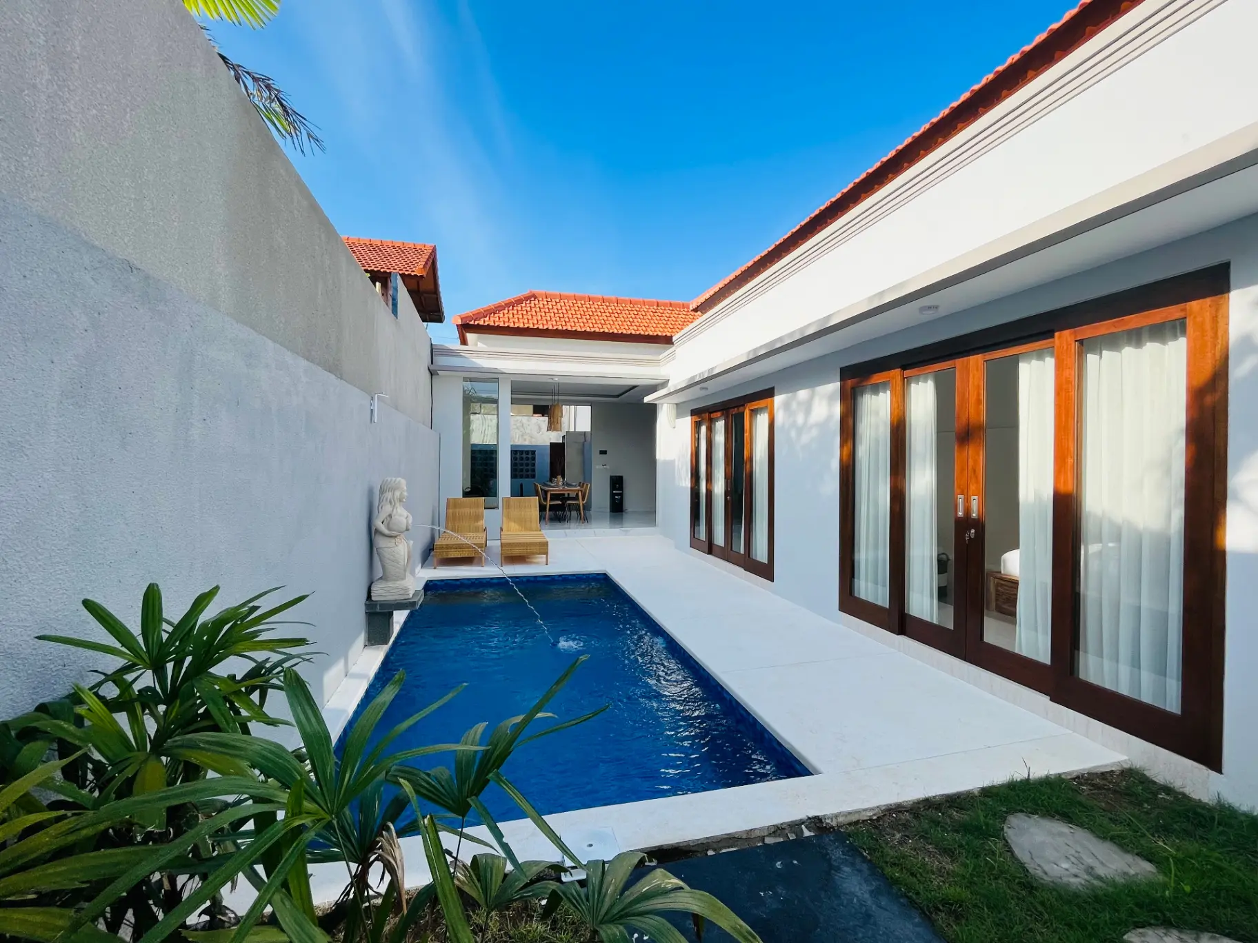 2 BEDROOMS MODERN STYLED VILLA IN PADONAN CANGGU - AF219