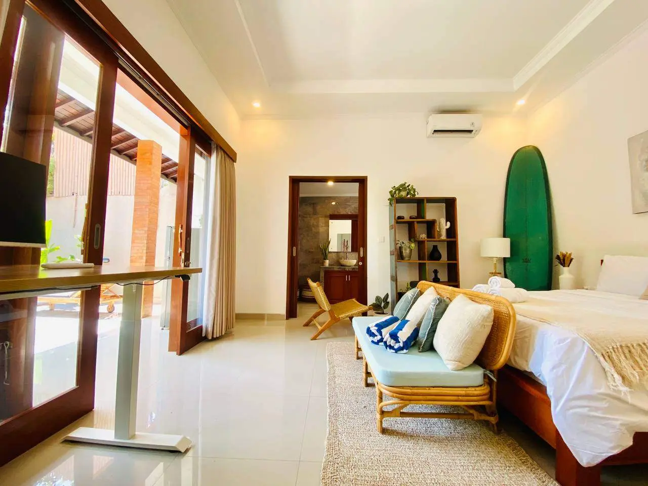 Cozy Modern Styled 1 Bedroom Villa in Berawa - AF209 — image 2