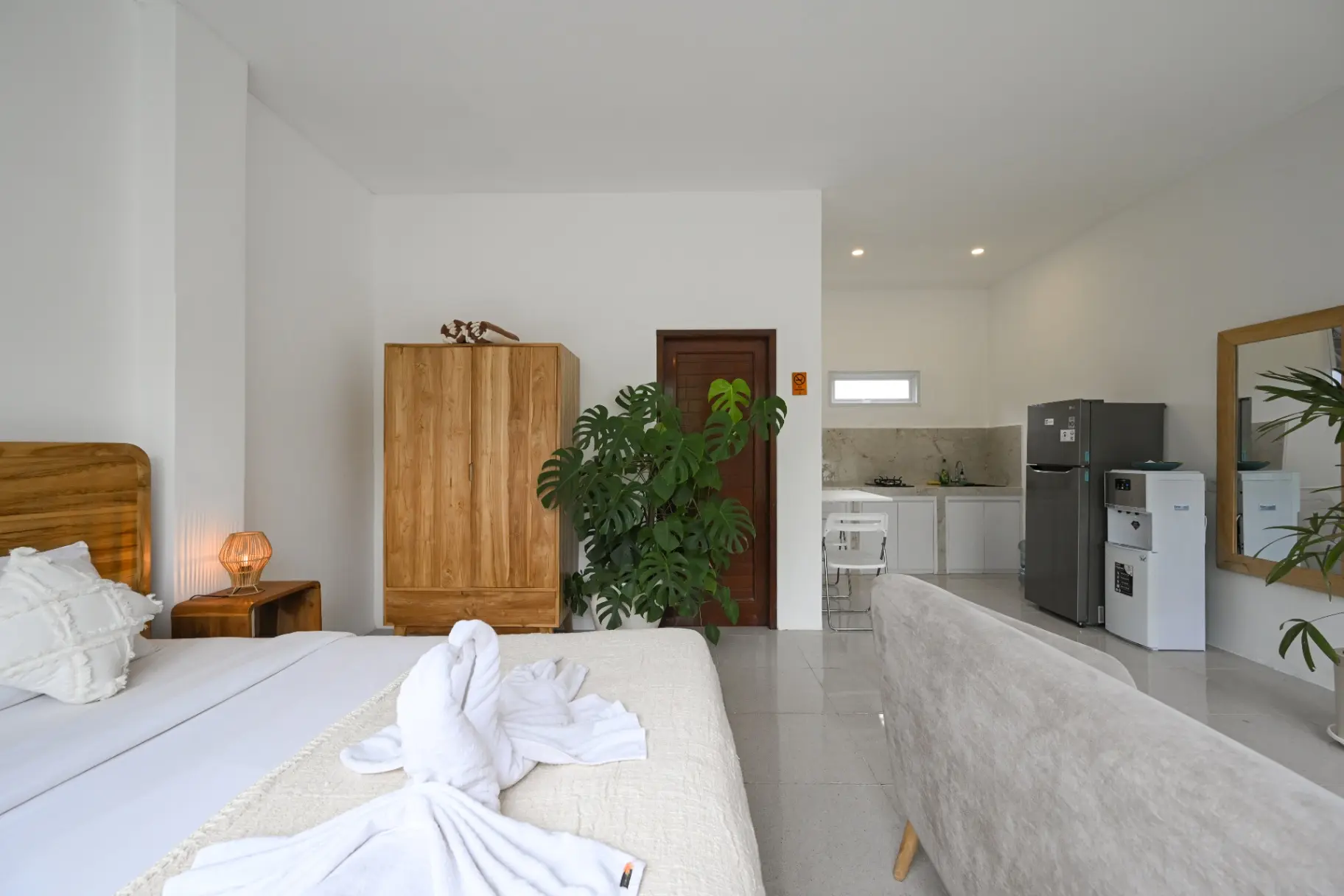 Stylish 1BR Villa with Pool in Central Canggu — image 4