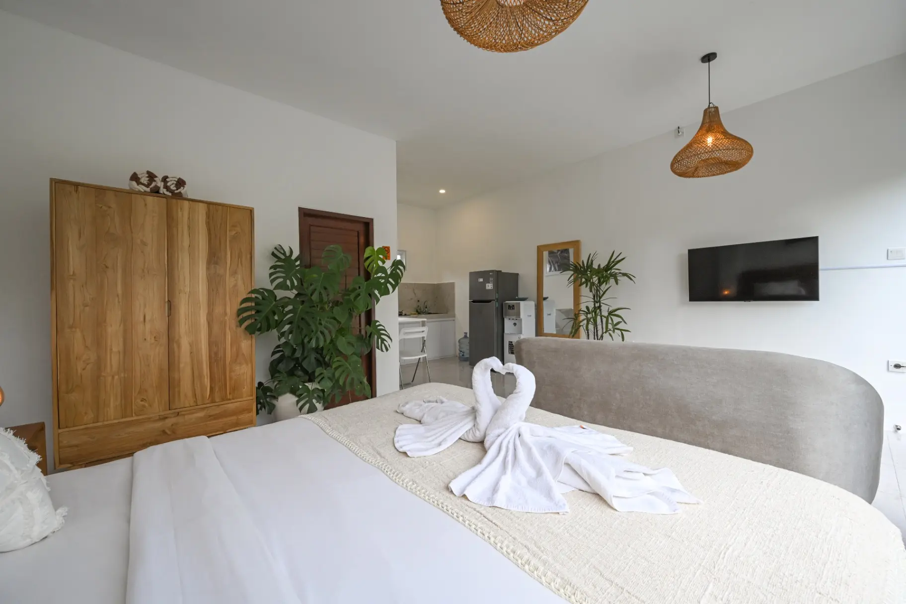 Stylish 1BR Villa with Pool in Central Canggu — image 2