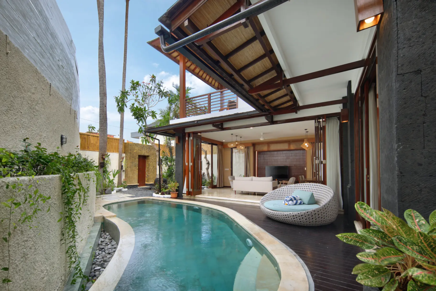 Fully Furnished 3-Bedroom Villa in Prime Batu Bolong Location - AF450