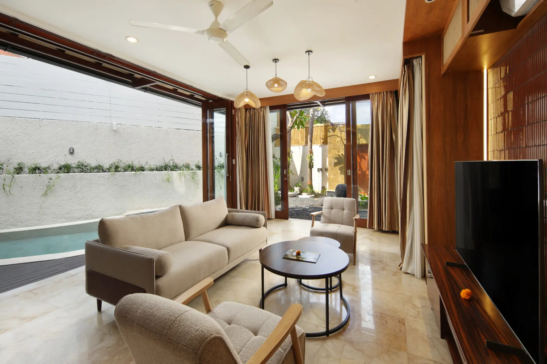 Fully Furnished 3-Bedroom Villa in Prime Batu Bolong Location - AF450 — image 2