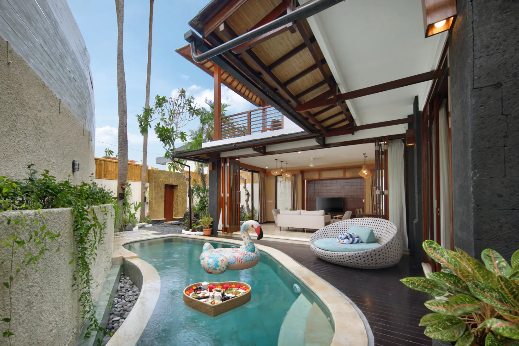 Fully Furnished 3-Bedroom Villa in Prime Batu Bolong Location - AF450 — image 1