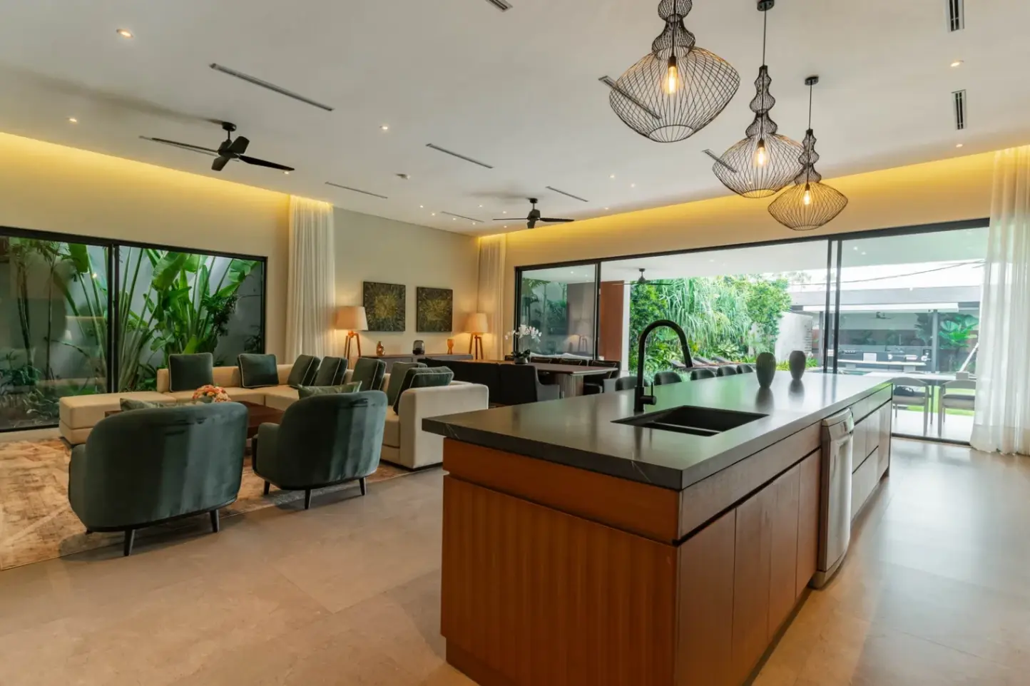 4-bedroom Modern Luxury Villa in Umalas — image 3